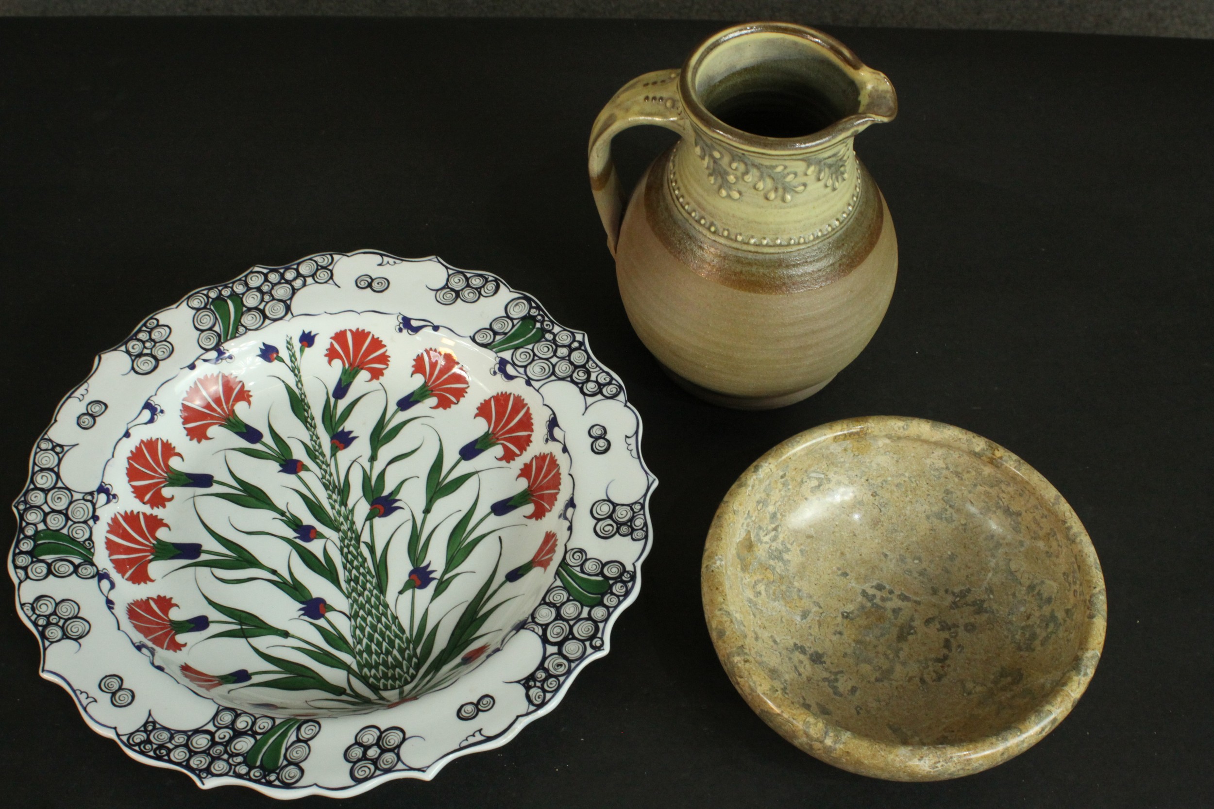 An Iznic stylised floral design plate a replica of one in the Musee de la Renaissance along with a - Image 3 of 9