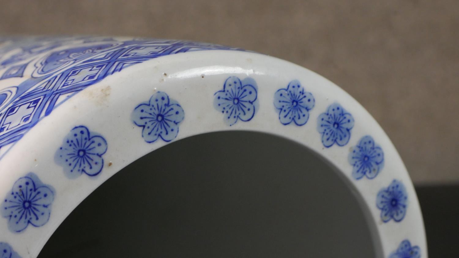 A vintage blue and white Chinese ceramic stylised floral design umbrella stand. Printed character - Image 7 of 9