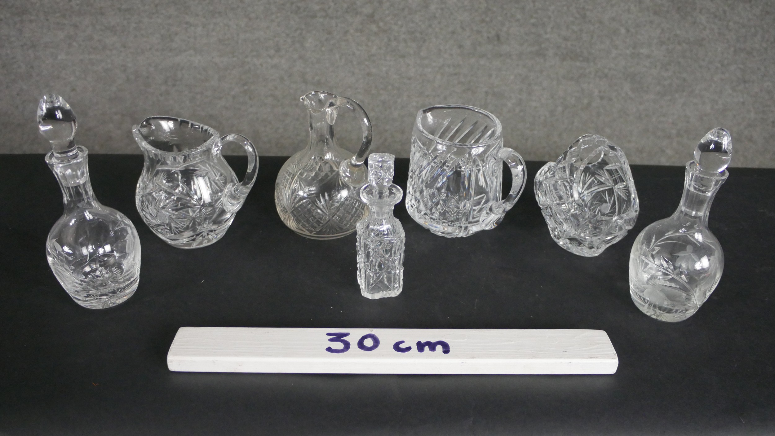 A collection of seven pieces of cut crystal, including a pair of oil and vinegar bottles with - Image 2 of 5