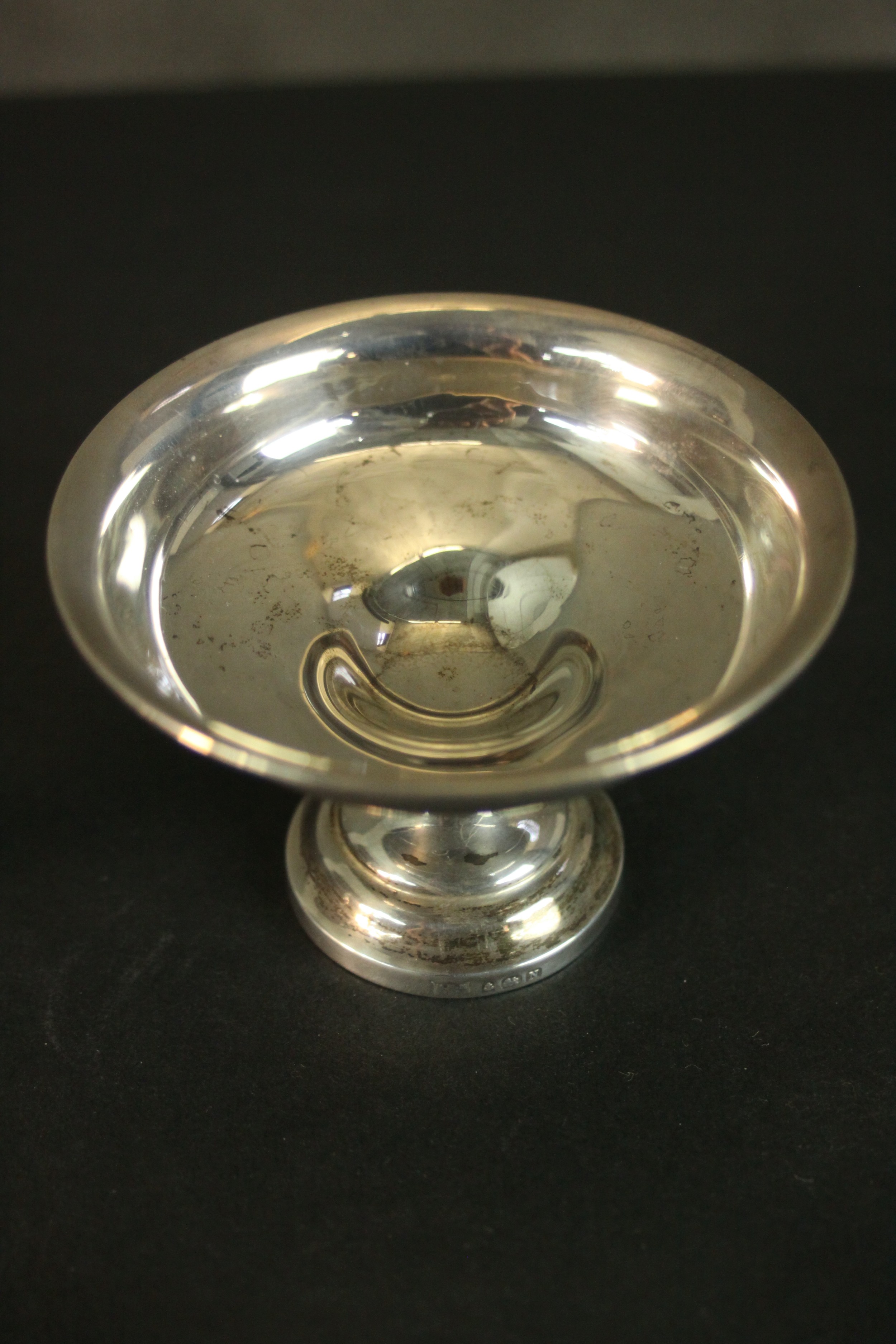 A leather cased set of two weighted sterling silver pedestal tasting cups. Hallmarked: MMH for M M - Image 10 of 14