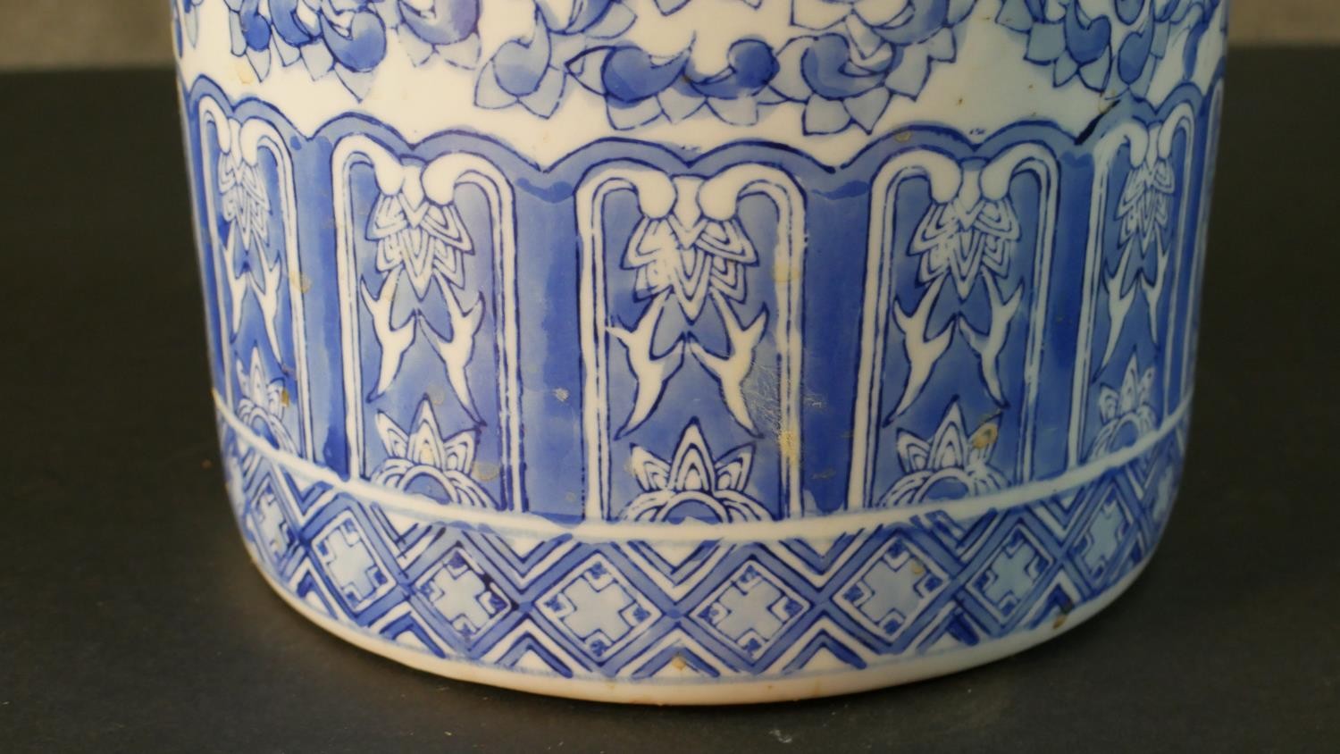 A vintage blue and white Chinese ceramic stylised floral design umbrella stand. Printed character - Image 4 of 9