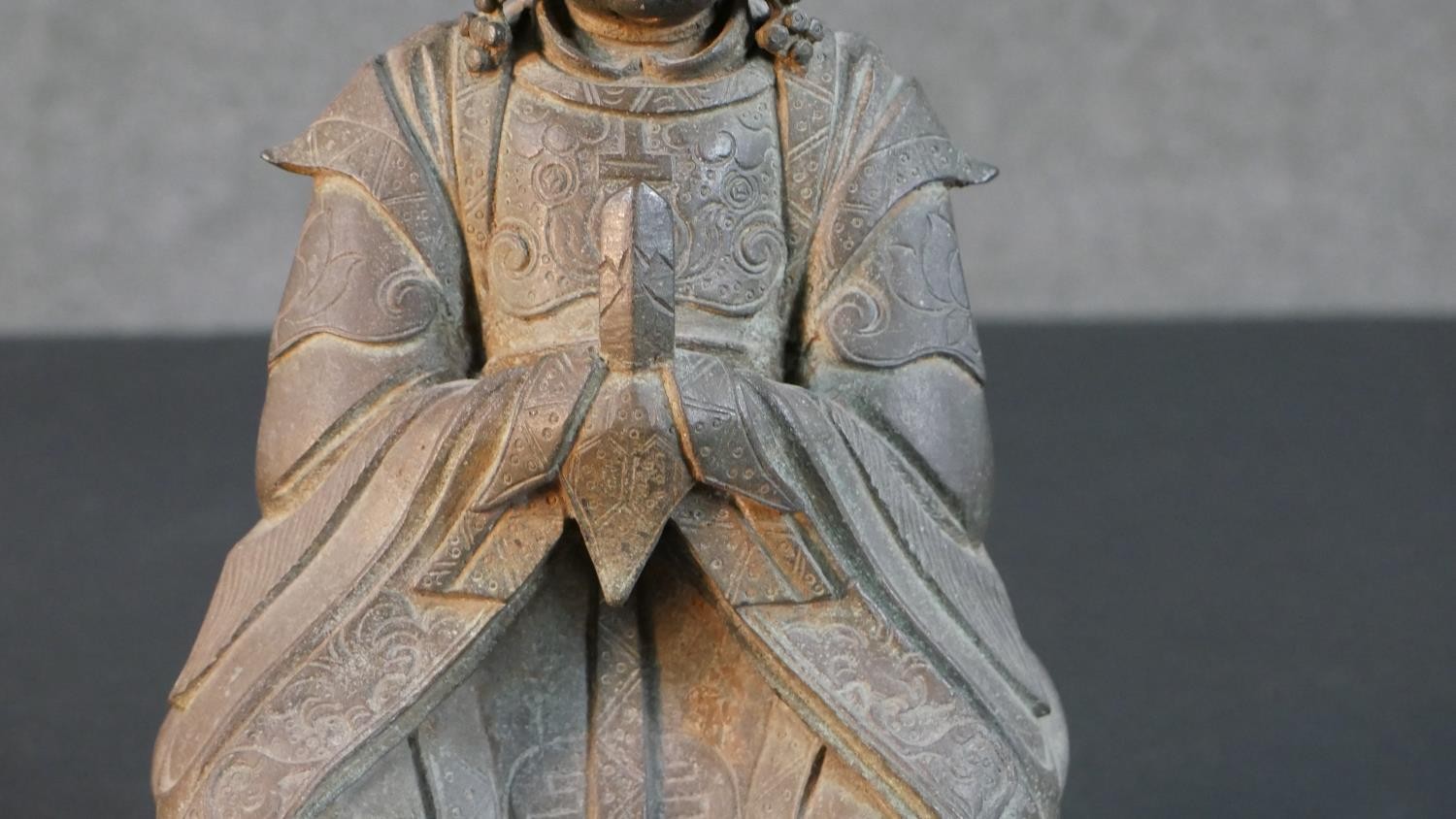 A bronze figure of a seated Chinese deity in traditional robes. H.30 W.17 D.18cm - Image 3 of 8