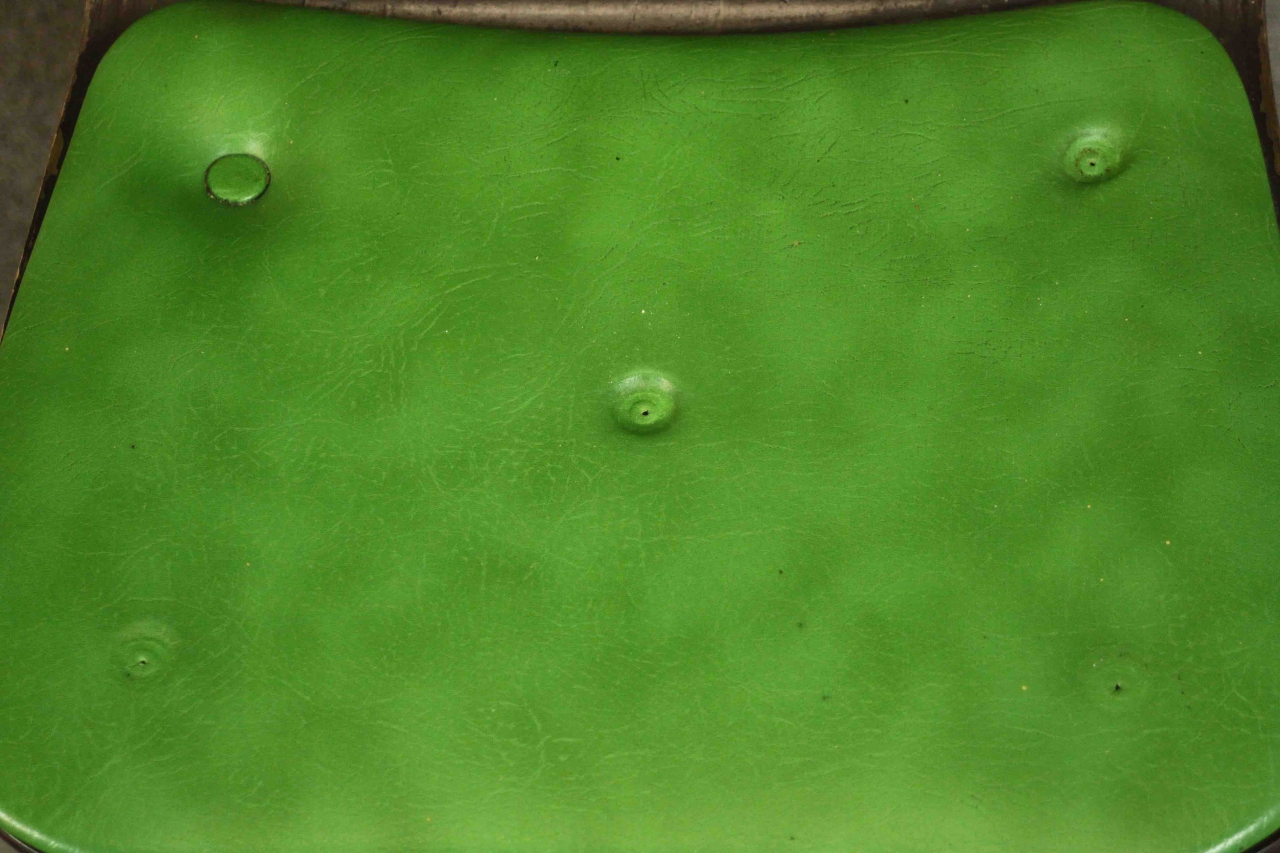 A pair of vintage bar stools in buttoned lime vinyl. - Image 6 of 8