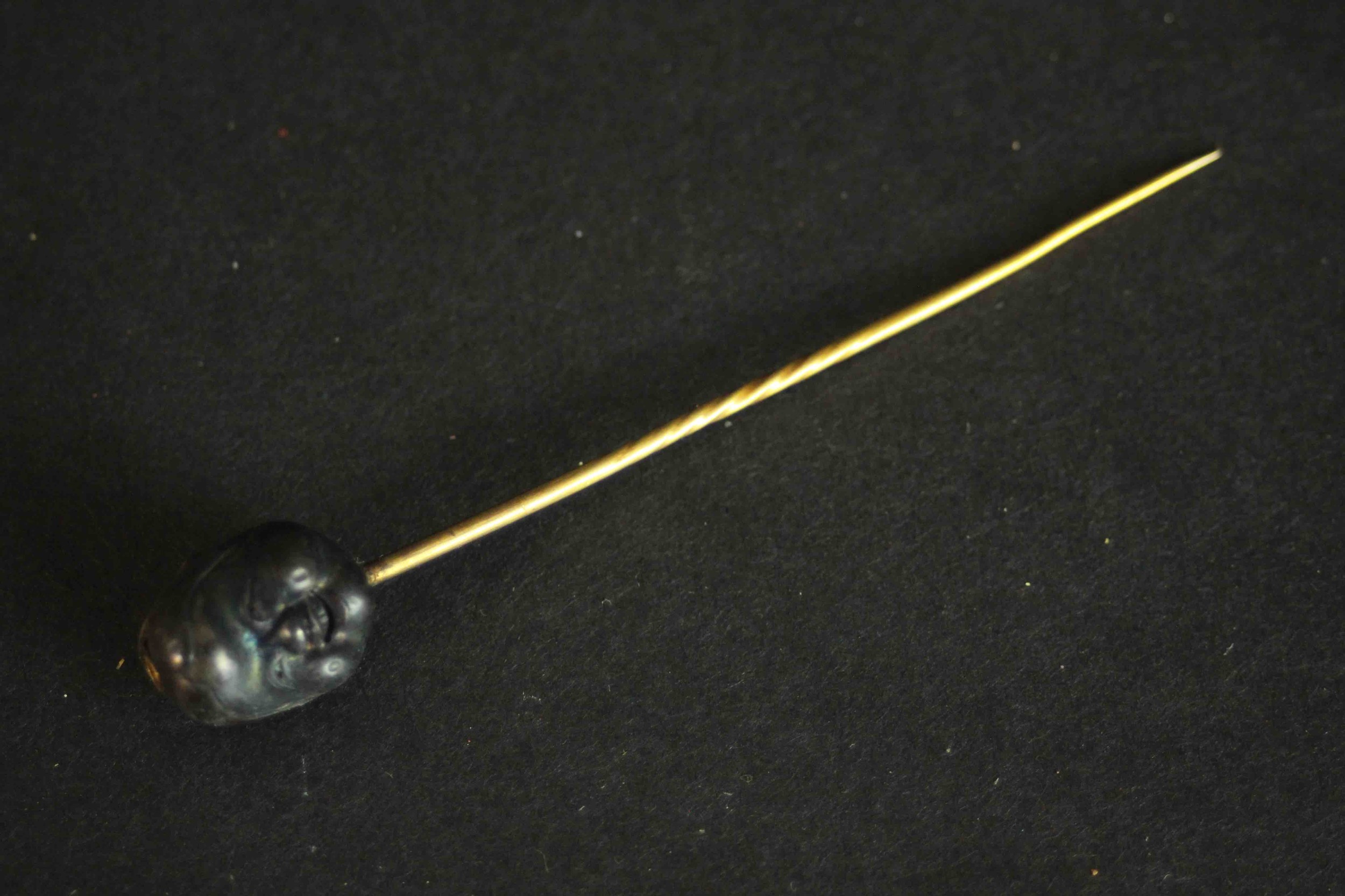 A Japanese Meji period Shakudo ware stick pin one side with a man's face and the other side with a - Image 3 of 9