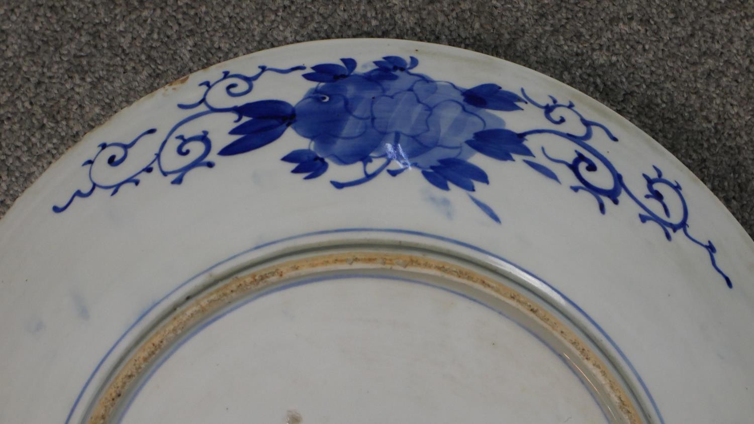 A large Japanese 19th century hand painted blue and white ceramic charger depicting a hawk in a pine - Image 5 of 5