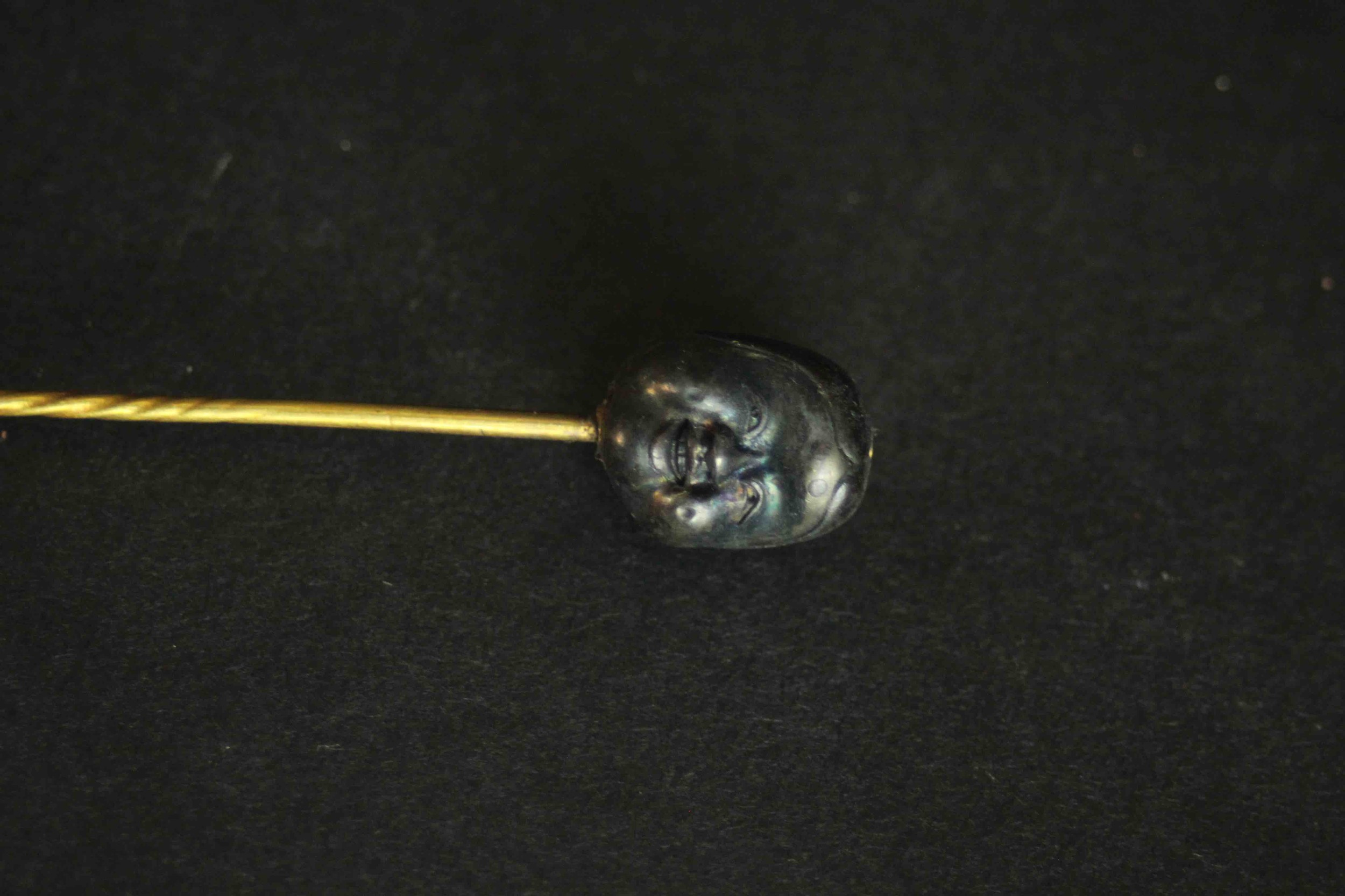 A Japanese Meji period Shakudo ware stick pin one side with a man's face and the other side with a - Image 5 of 9