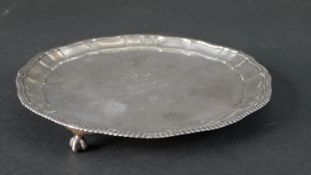 An Art Deco sterling silver scalloped and rope edged mint tray standing on three claw and ball feet.