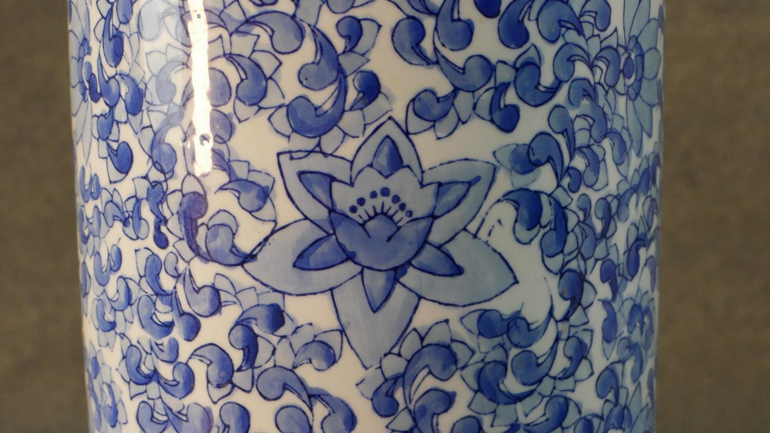 A vintage blue and white Chinese ceramic stylised floral design umbrella stand. Printed character - Image 5 of 9