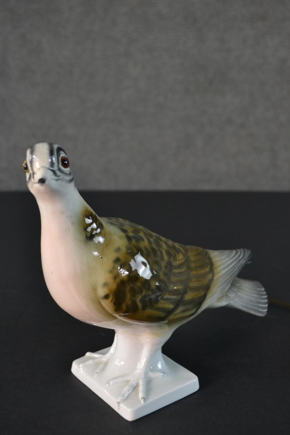 A hand painted porcelain pigeon converted into a novelty table lamp. (no plug) H.21 W.24cm - Image 3 of 7