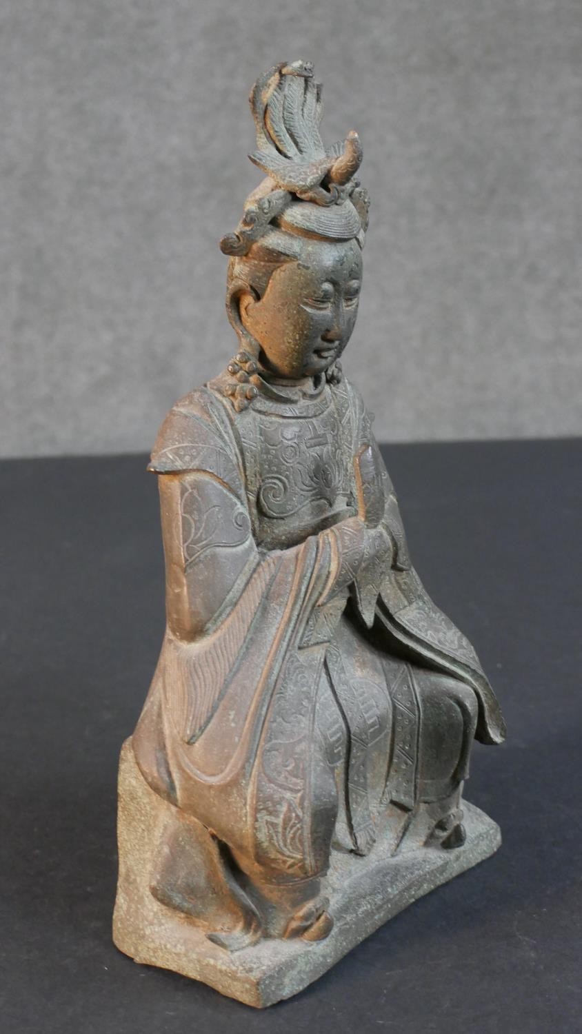 A bronze figure of a seated Chinese deity in traditional robes. H.30 W.17 D.18cm - Image 5 of 8