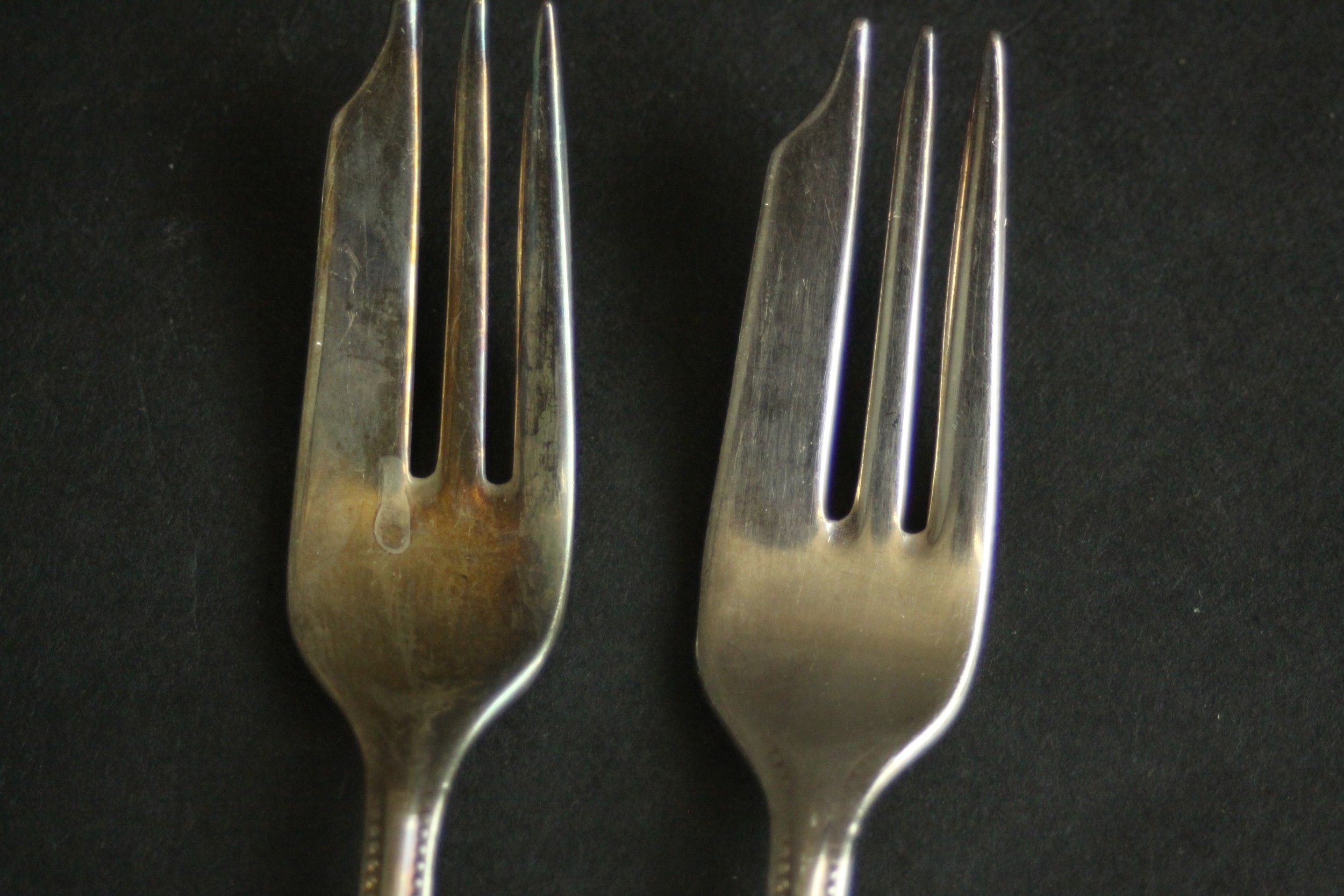 A collection of Harrods silver plated cutlery, including six grapefruit spoons, five fruit forks and - Image 7 of 9