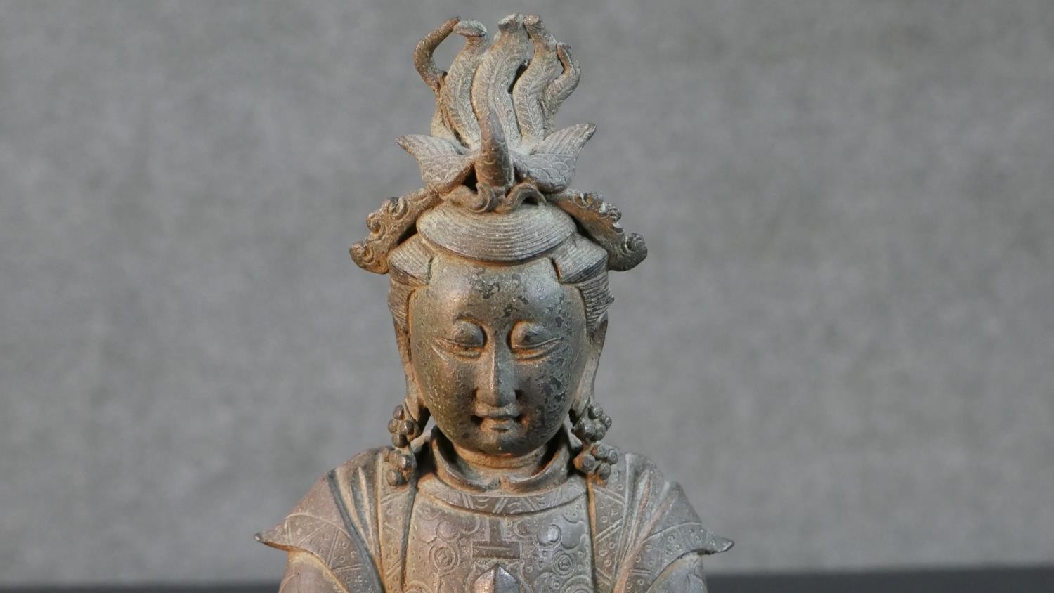 A bronze figure of a seated Chinese deity in traditional robes. H.30 W.17 D.18cm - Image 2 of 8