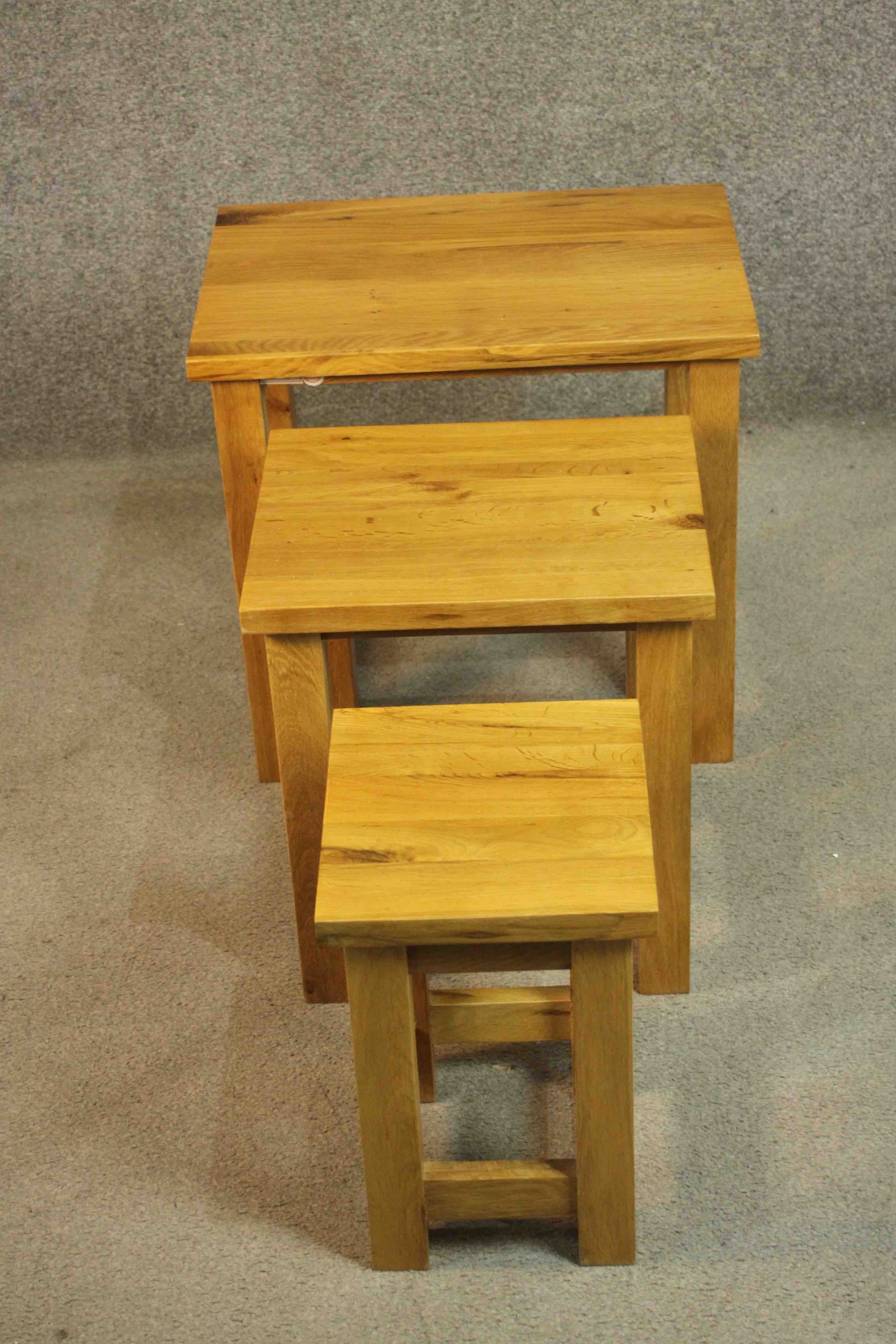 A contemporary oak nest of three occasional low tables of rectangular form on square section legs - Image 4 of 6