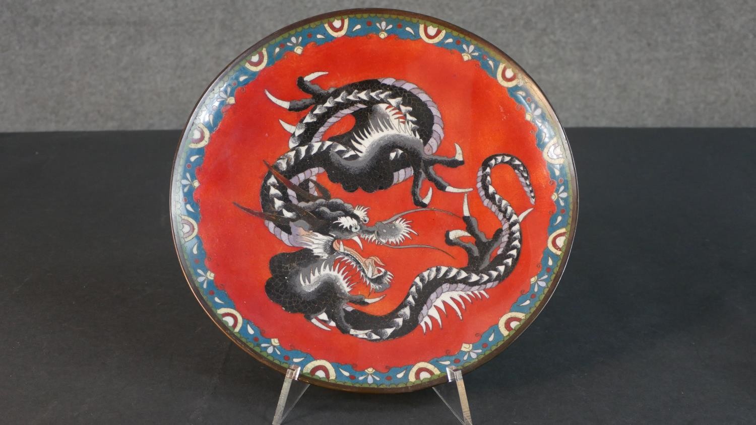 A collection of seven Meji Period Japanese cloisonné plates. Two with a dragon design on red - Image 4 of 16