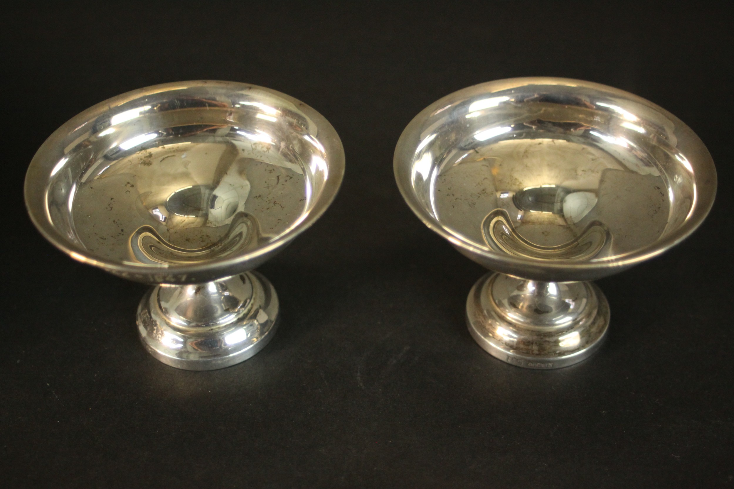 A leather cased set of two weighted sterling silver pedestal tasting cups. Hallmarked: MMH for M M - Image 4 of 14