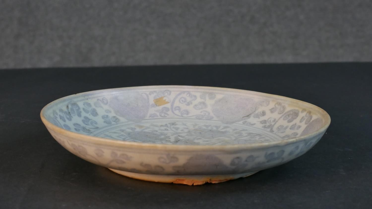 A 19th century Chinese blue and white stylised floral and foliate design bowl. H.6.5 Diam.21.5cm - Image 2 of 7