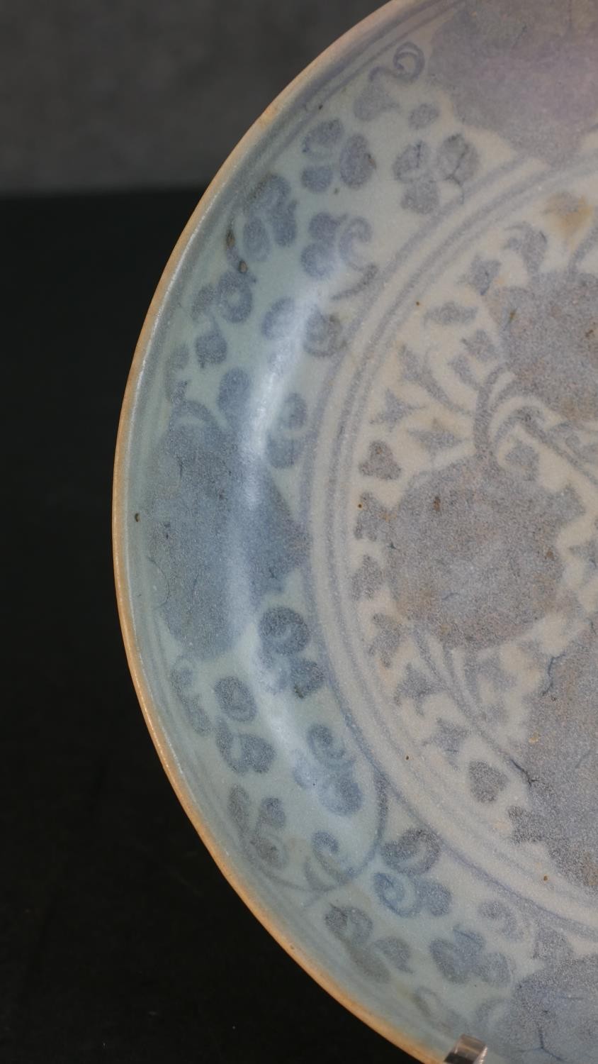 A 19th century Chinese blue and white stylised floral and foliate design bowl. H.6.5 Diam.21.5cm - Image 6 of 7