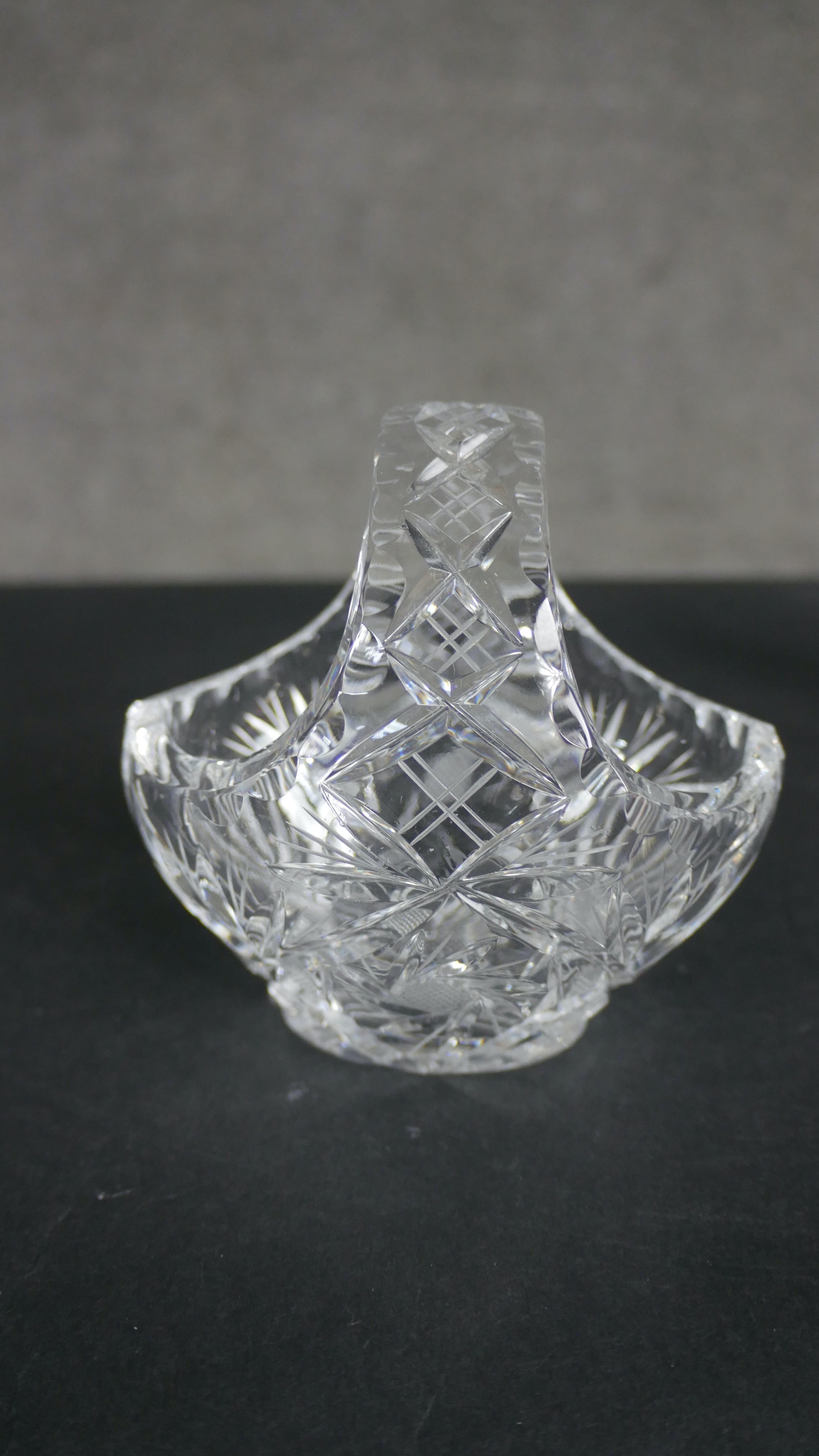 A collection of seven pieces of cut crystal, including a pair of oil and vinegar bottles with - Image 5 of 5