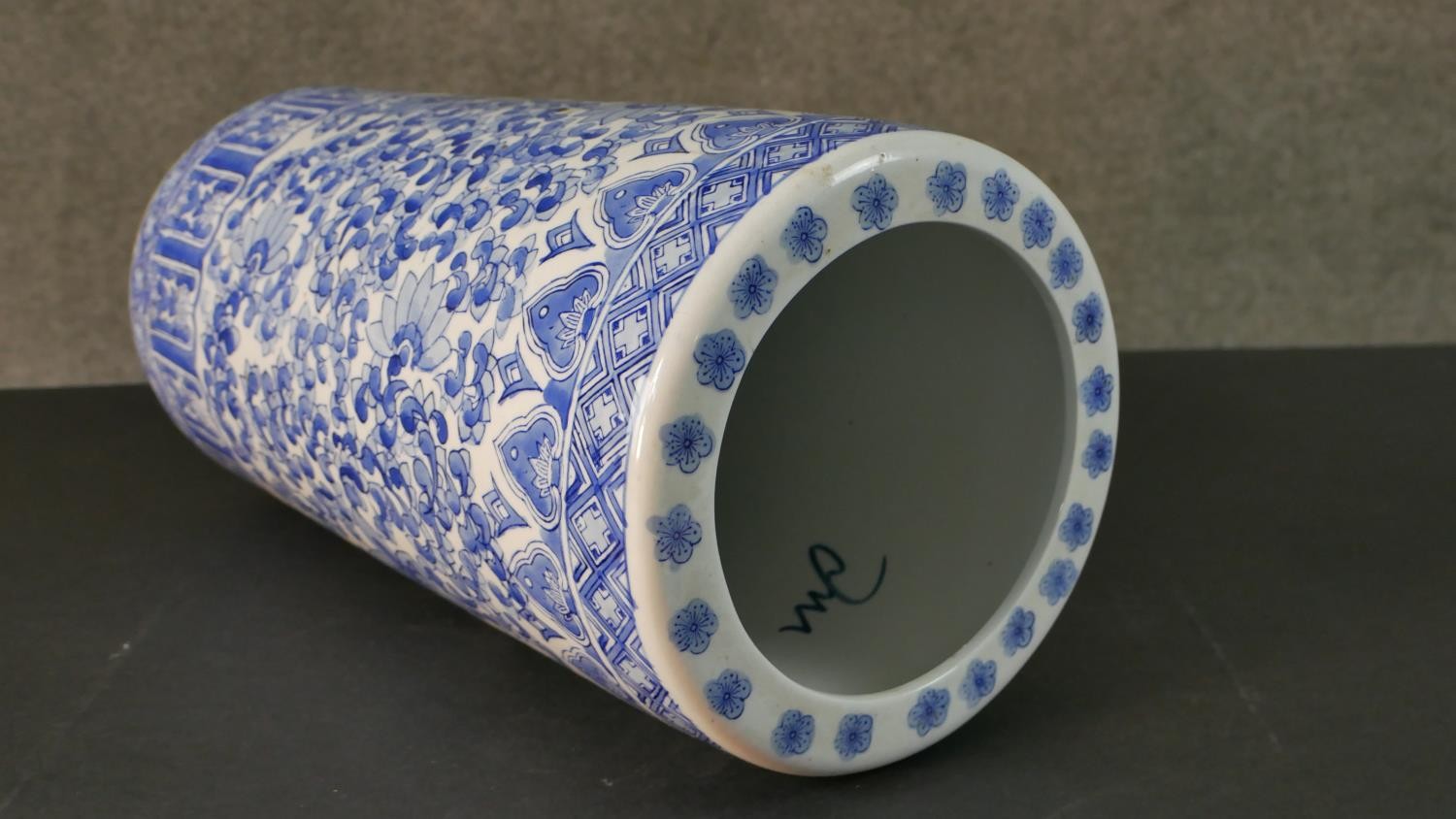 A vintage blue and white Chinese ceramic stylised floral design umbrella stand. Printed character - Image 6 of 9