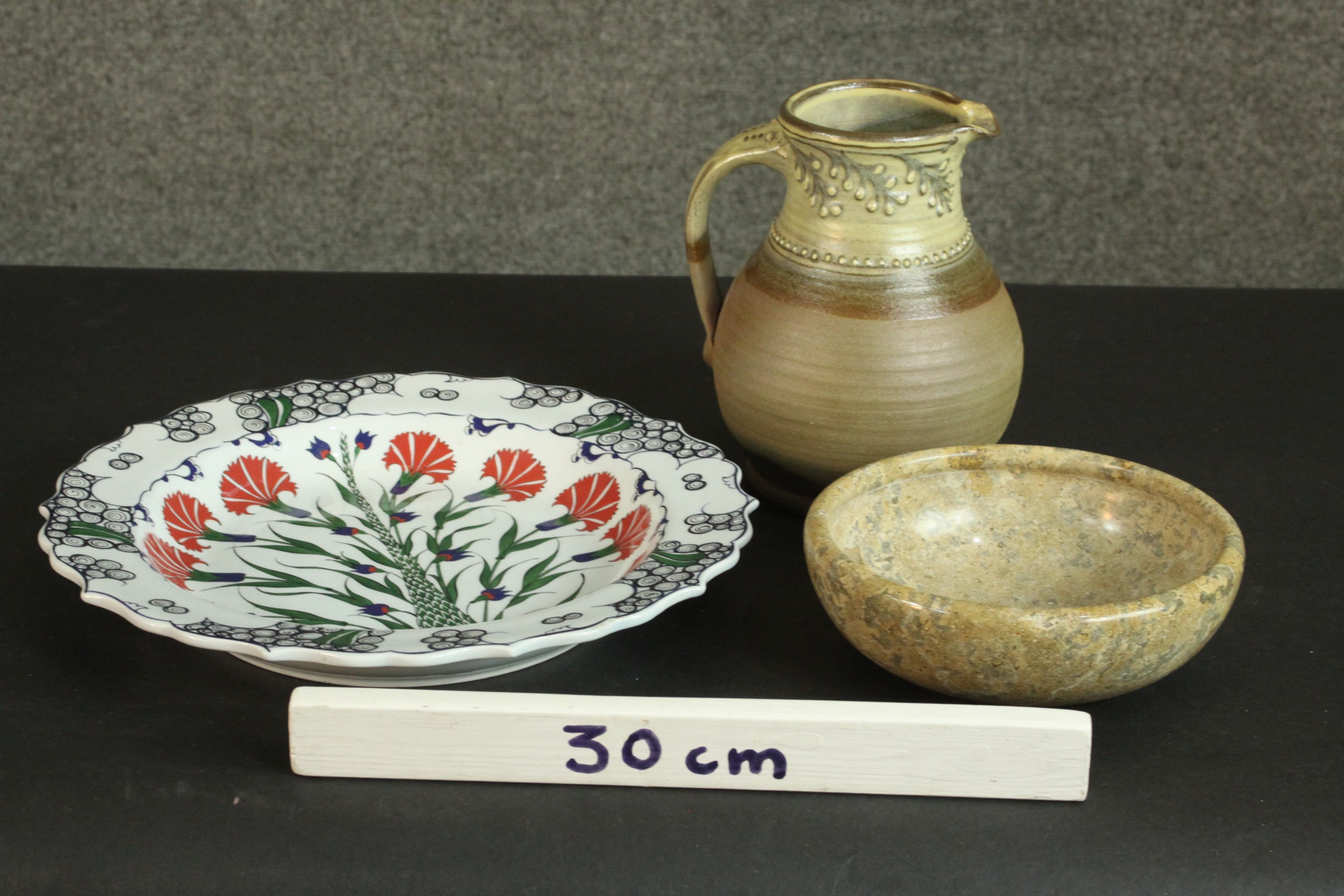 An Iznic stylised floral design plate a replica of one in the Musee de la Renaissance along with a - Image 2 of 9