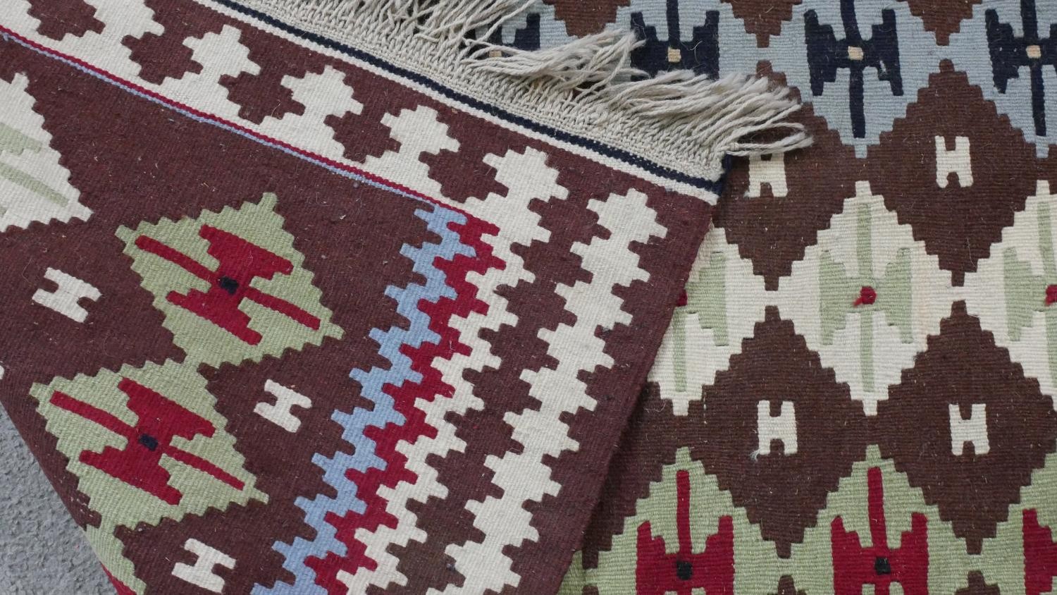 A handmade maroon ground Kelim rug with geometric design. L.147 D.101cm - Image 5 of 5