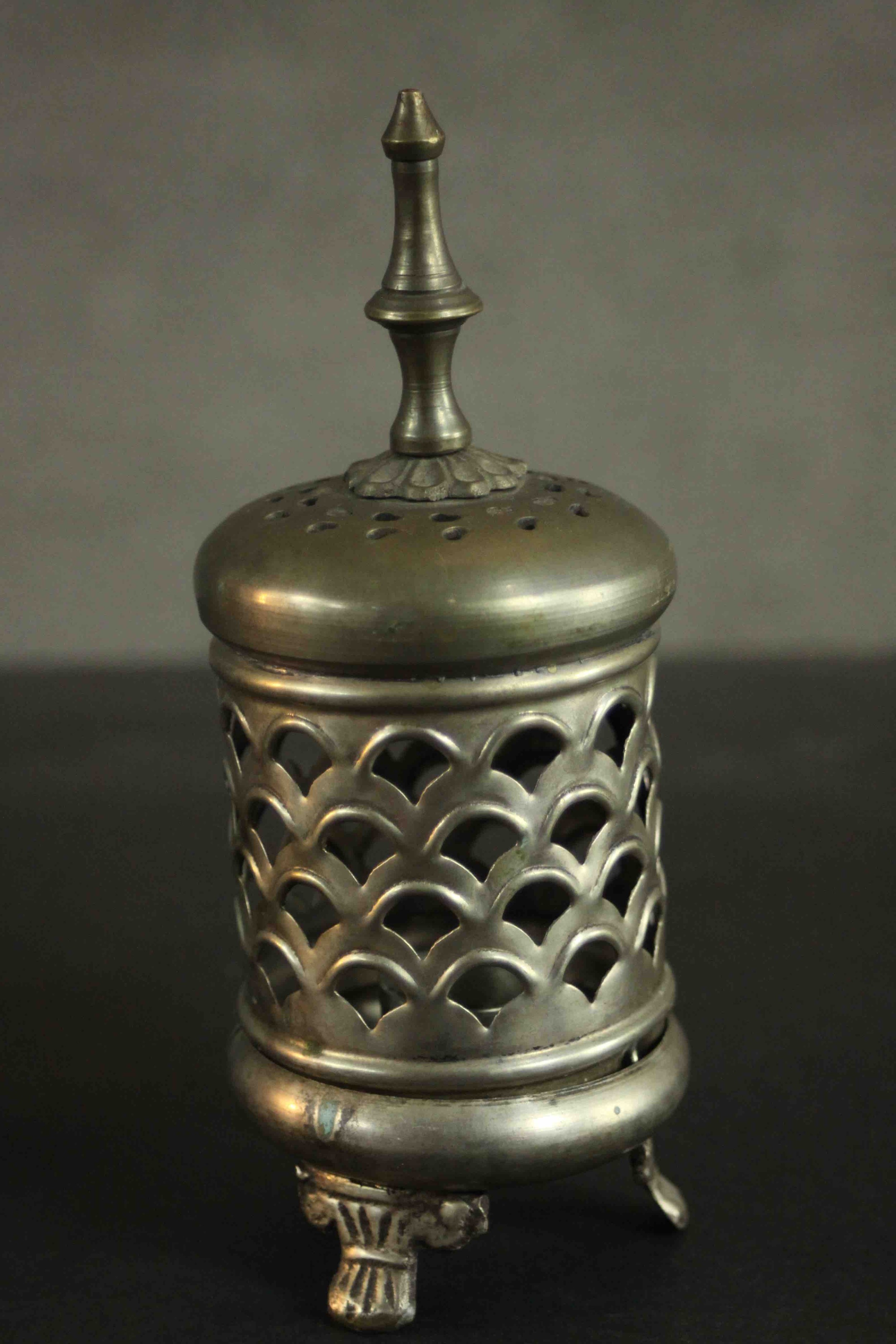 An Indian low grade silver pierced design candle holder with hexagonal base. Stamped silver (base - Image 6 of 17