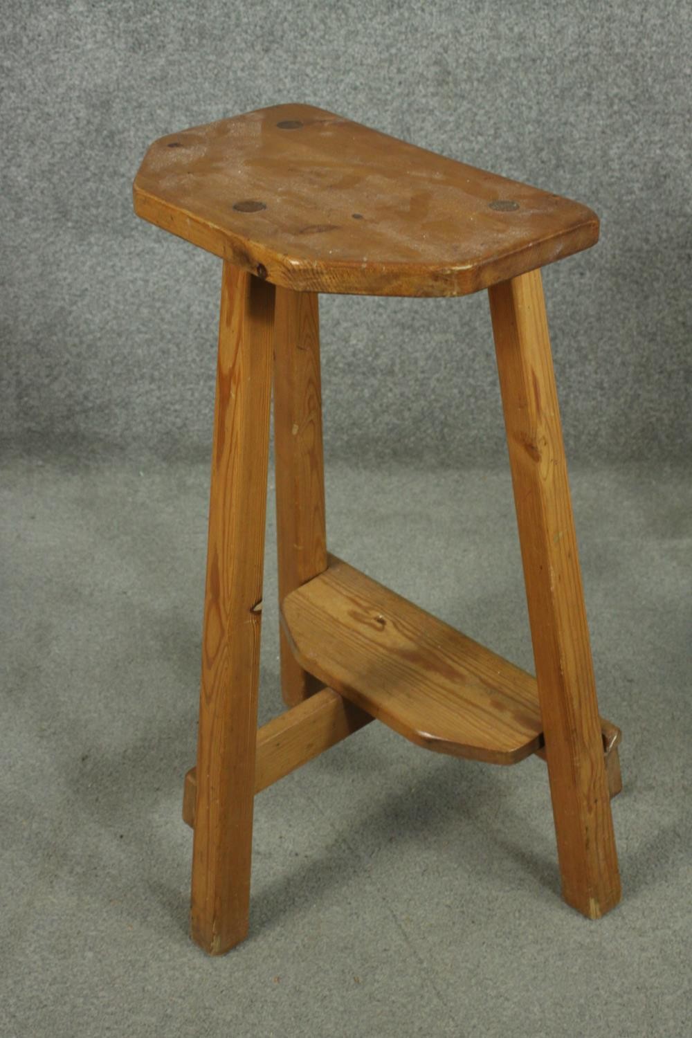 A pair of 20th century pine bar stools, the seat with two canted corners, on splayed square - Image 5 of 6