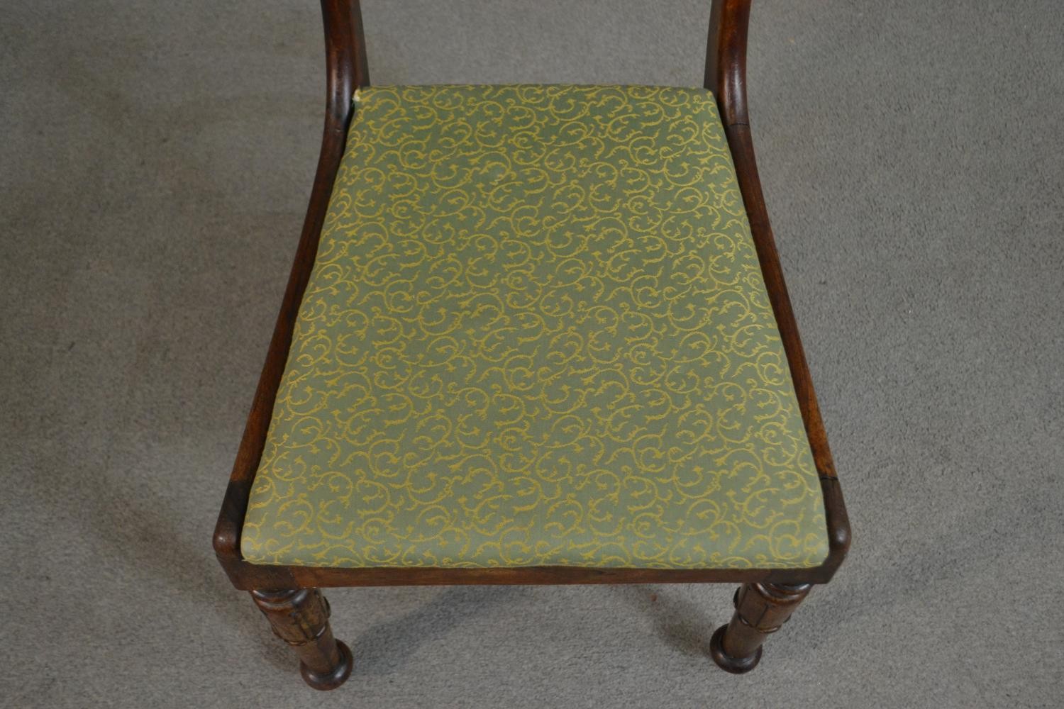 A set of four circa 1830's rosewood bar back dining chairs with green upholstered drop in seats on - Image 4 of 5
