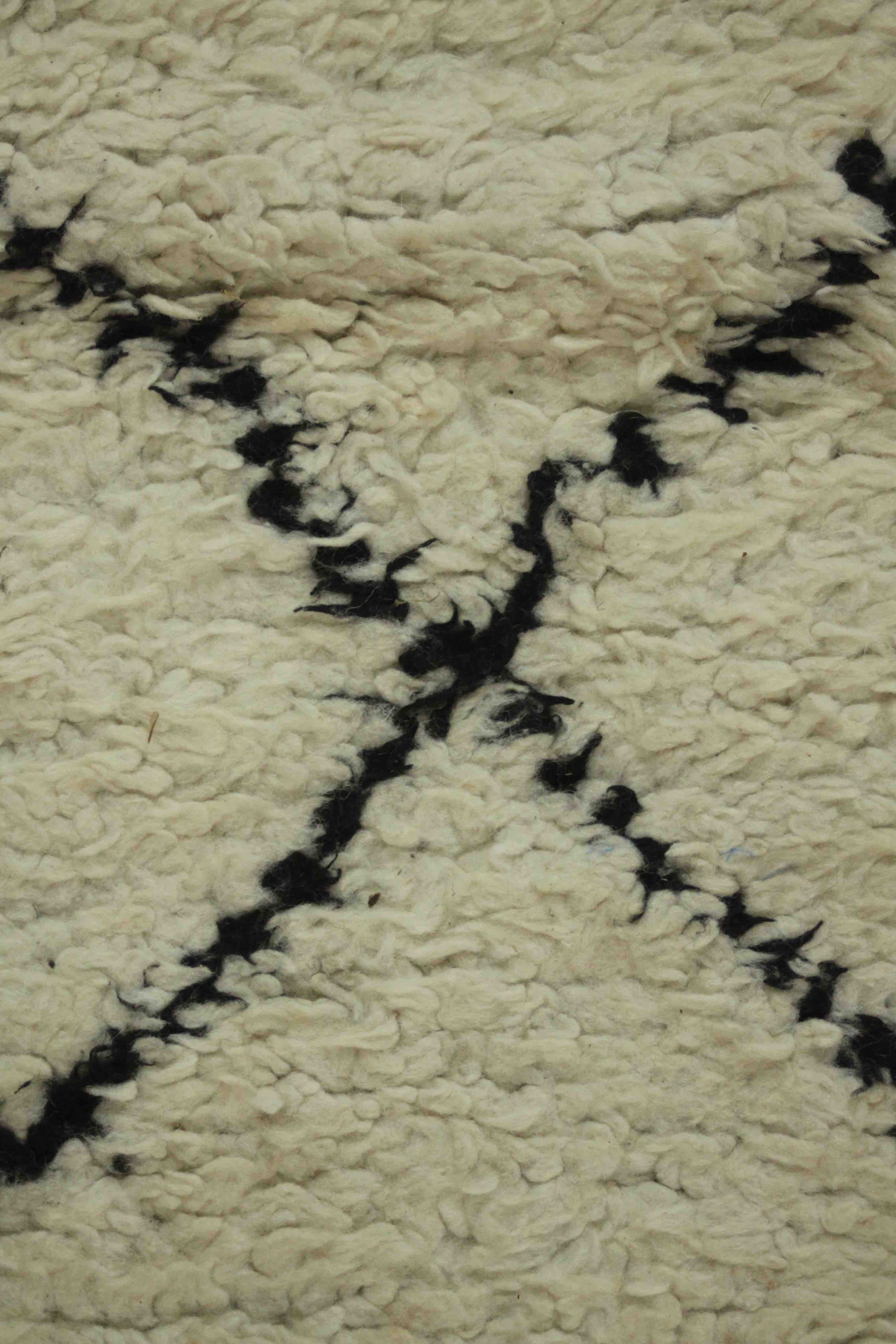 A handmade cream ground Moroccan carpet with contemporary motif. L.314 W.208cm. - Image 5 of 5