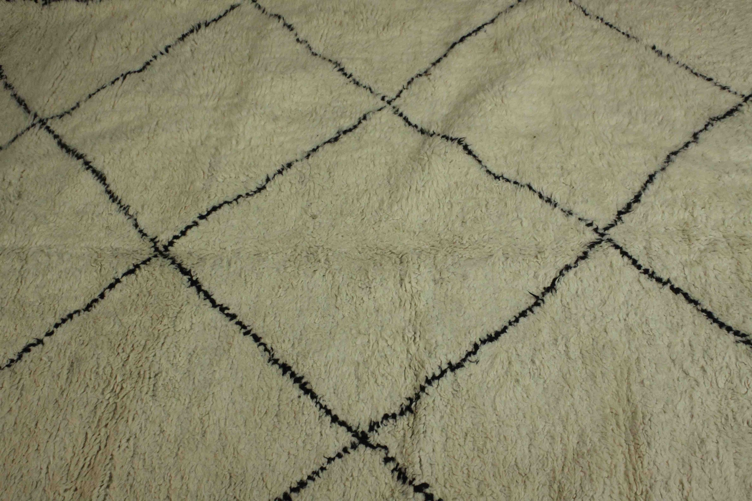 A handmade cream ground Moroccan carpet with contemporary motif. L.314 W.208cm. - Image 3 of 5