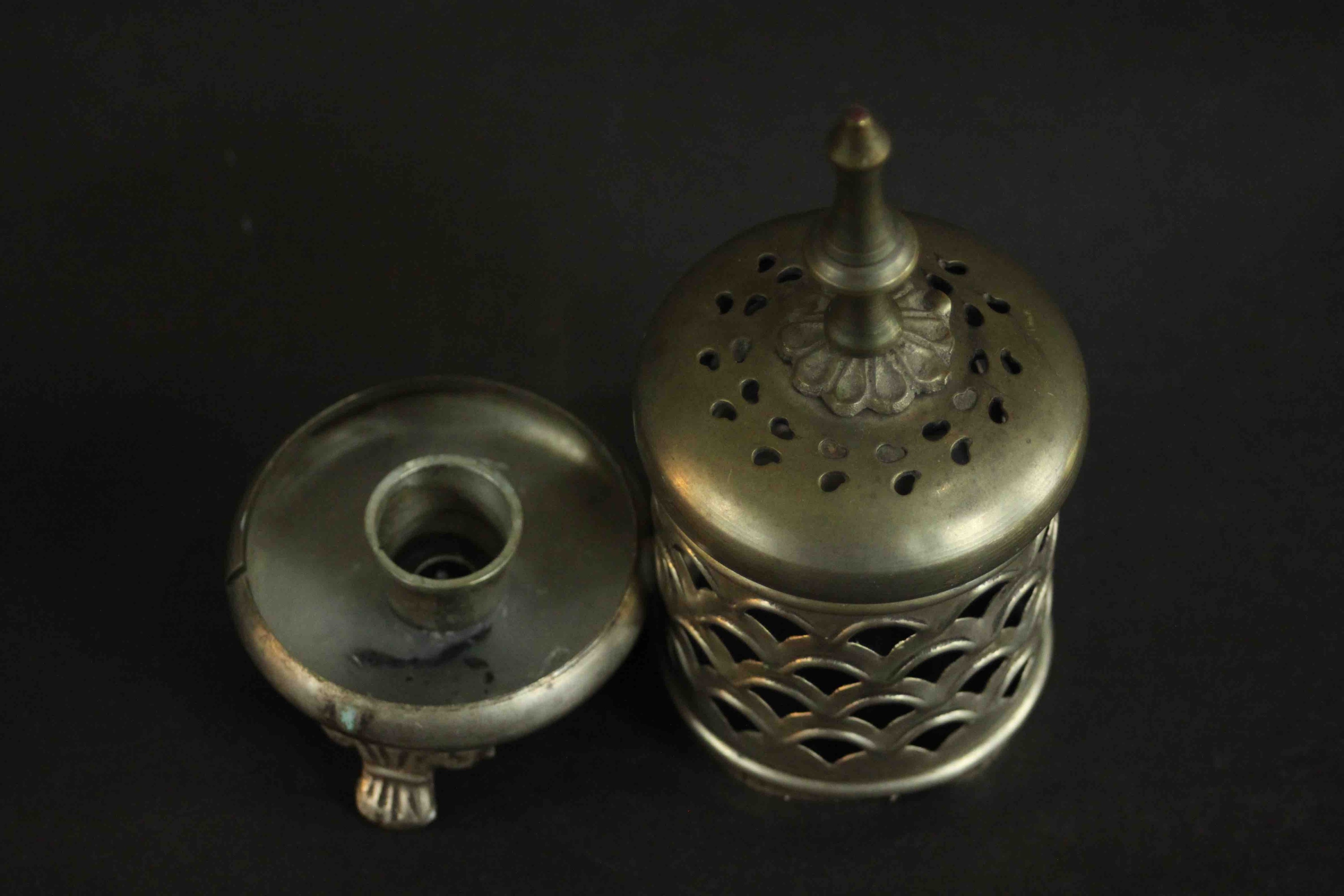 An Indian low grade silver pierced design candle holder with hexagonal base. Stamped silver (base - Image 8 of 17