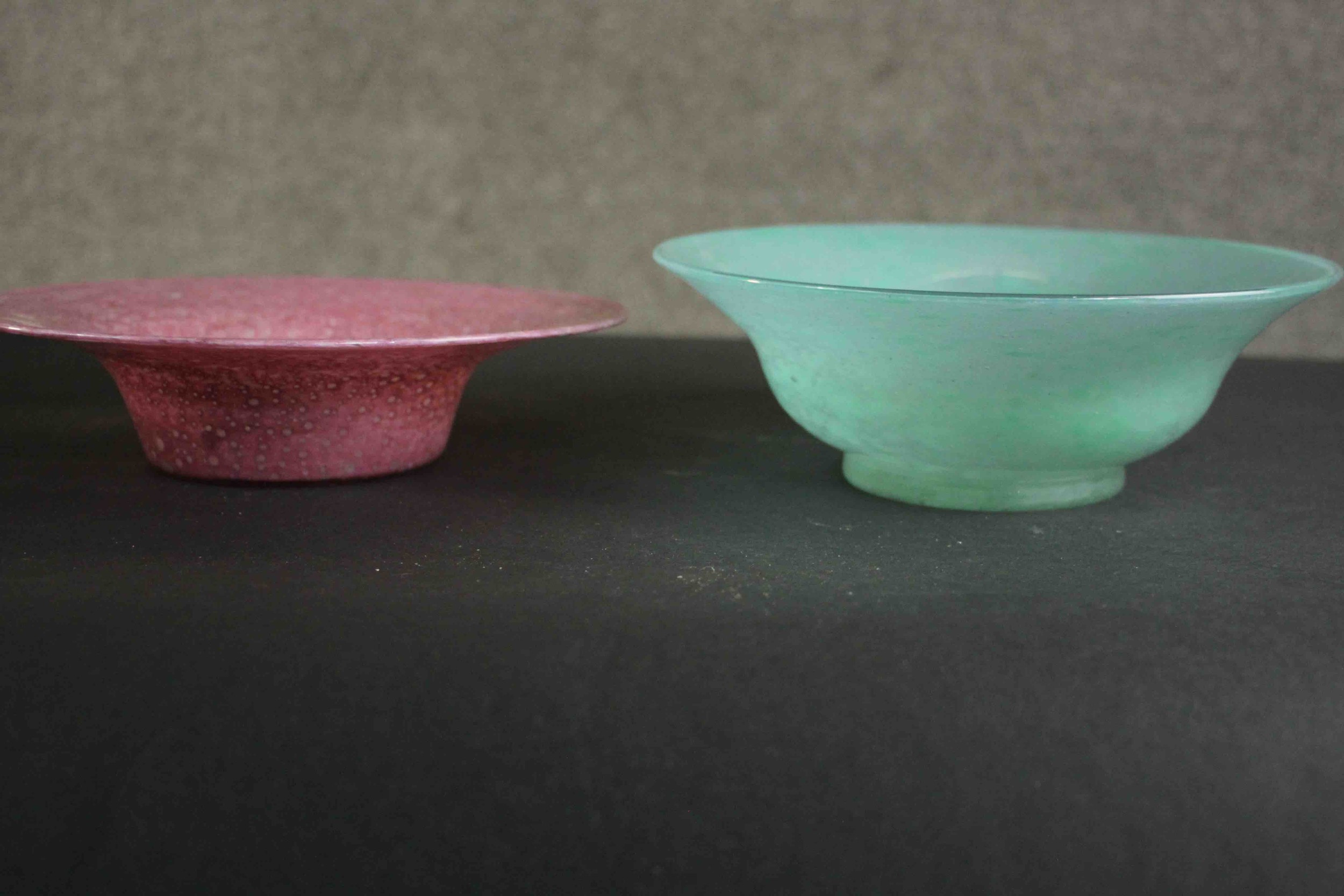 A collection of five art glass bowls and a Pietra dura plate. The glass with marbled pastel colours, - Image 10 of 16