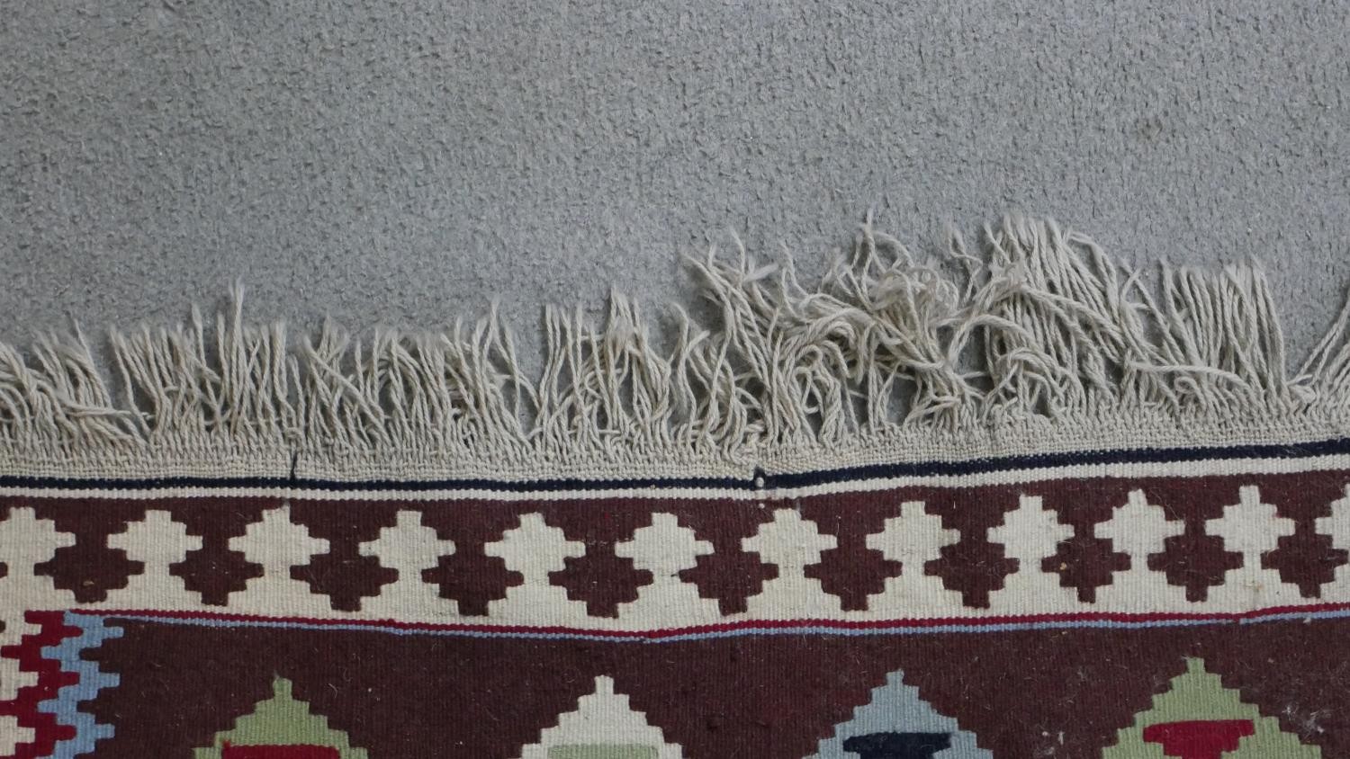 A handmade maroon ground Kelim rug with geometric design. L.147 D.101cm - Image 4 of 5