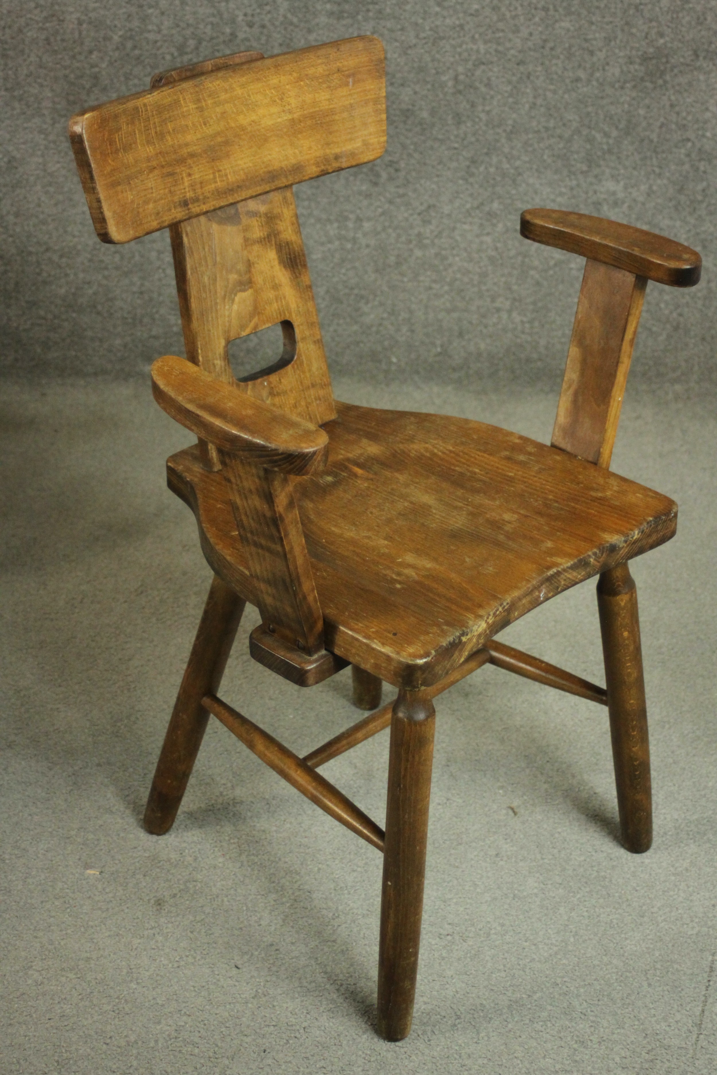 A set of six 20th century country style chairs, with a bar back on a splat with a cutout, over a - Image 4 of 7
