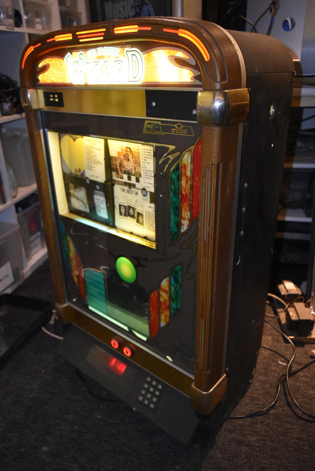 Old Fashioned CD Wizard wall jukebox. Holds 100 CD's. Complete, tested and working. Please note: - Image 2 of 6