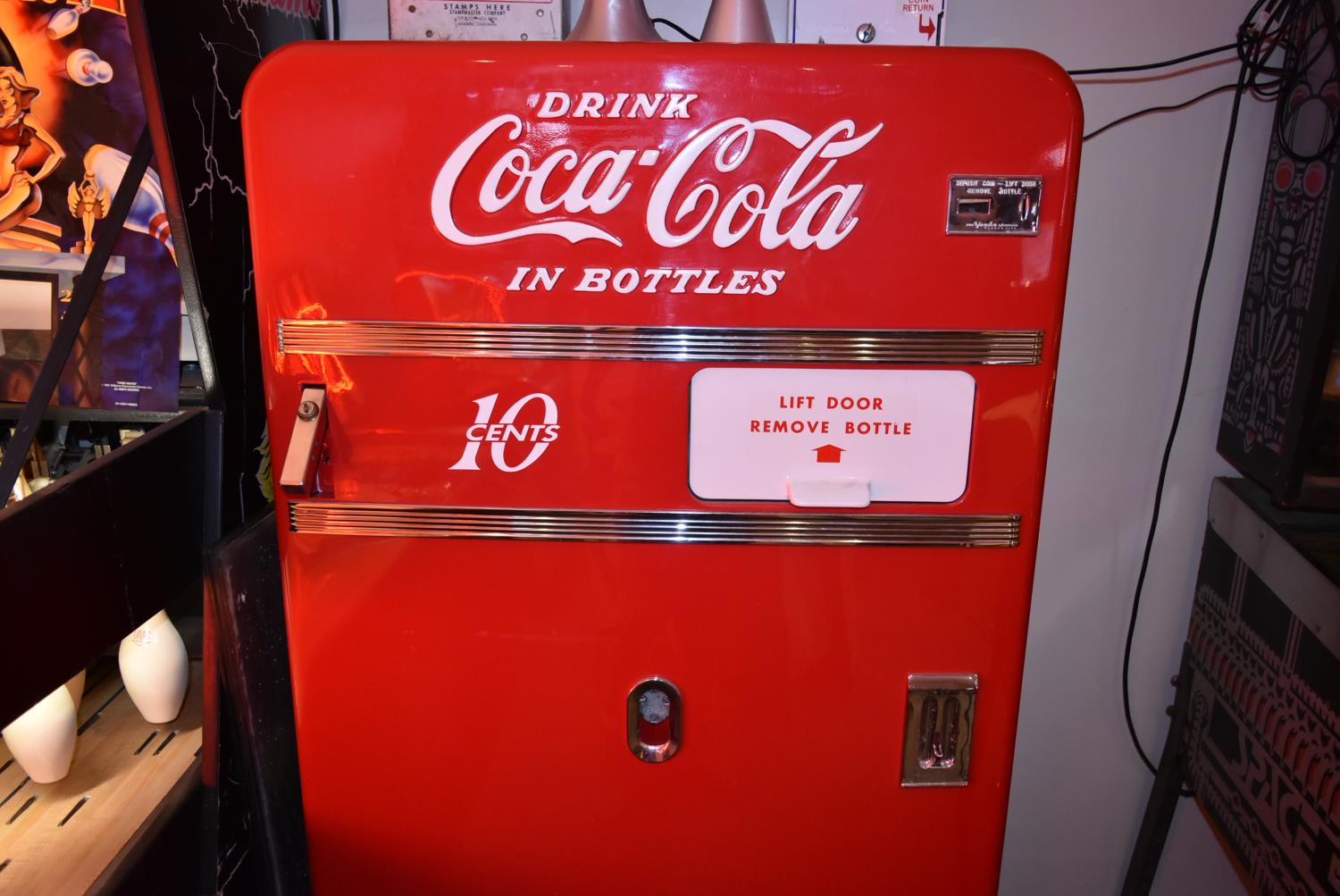 1950's / 1960's Coca-Cola vending machine. U.S import. Complete but untested. No key to front - Image 23 of 23