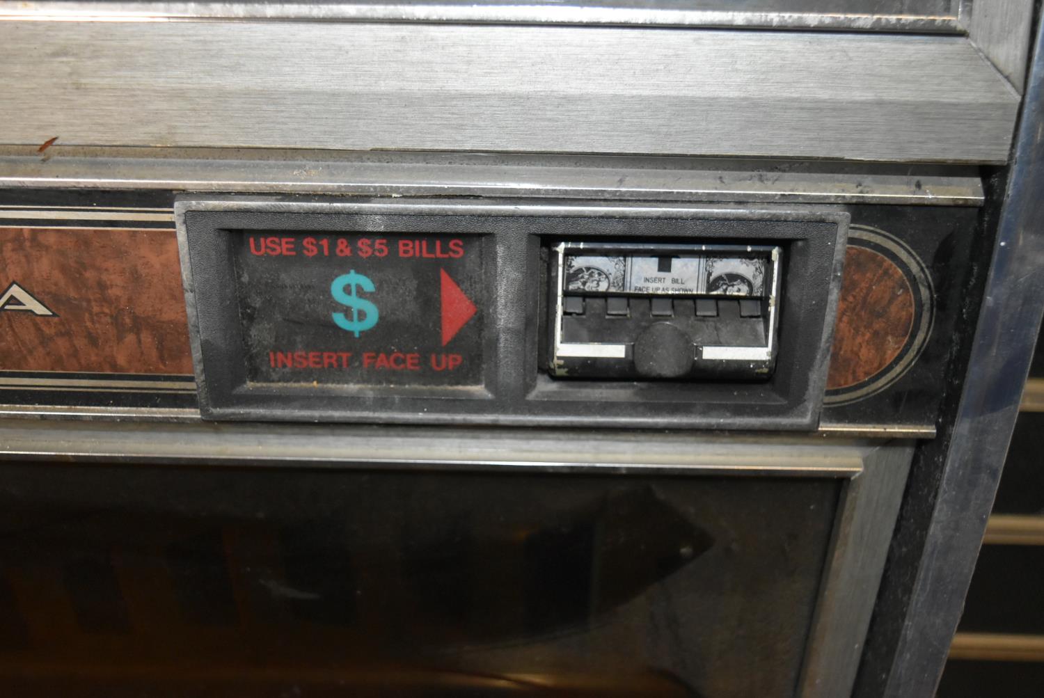 Rock Ola vinyl jukebox. U.S import. Complete but untested. It may be possible for this machine to be - Image 9 of 9