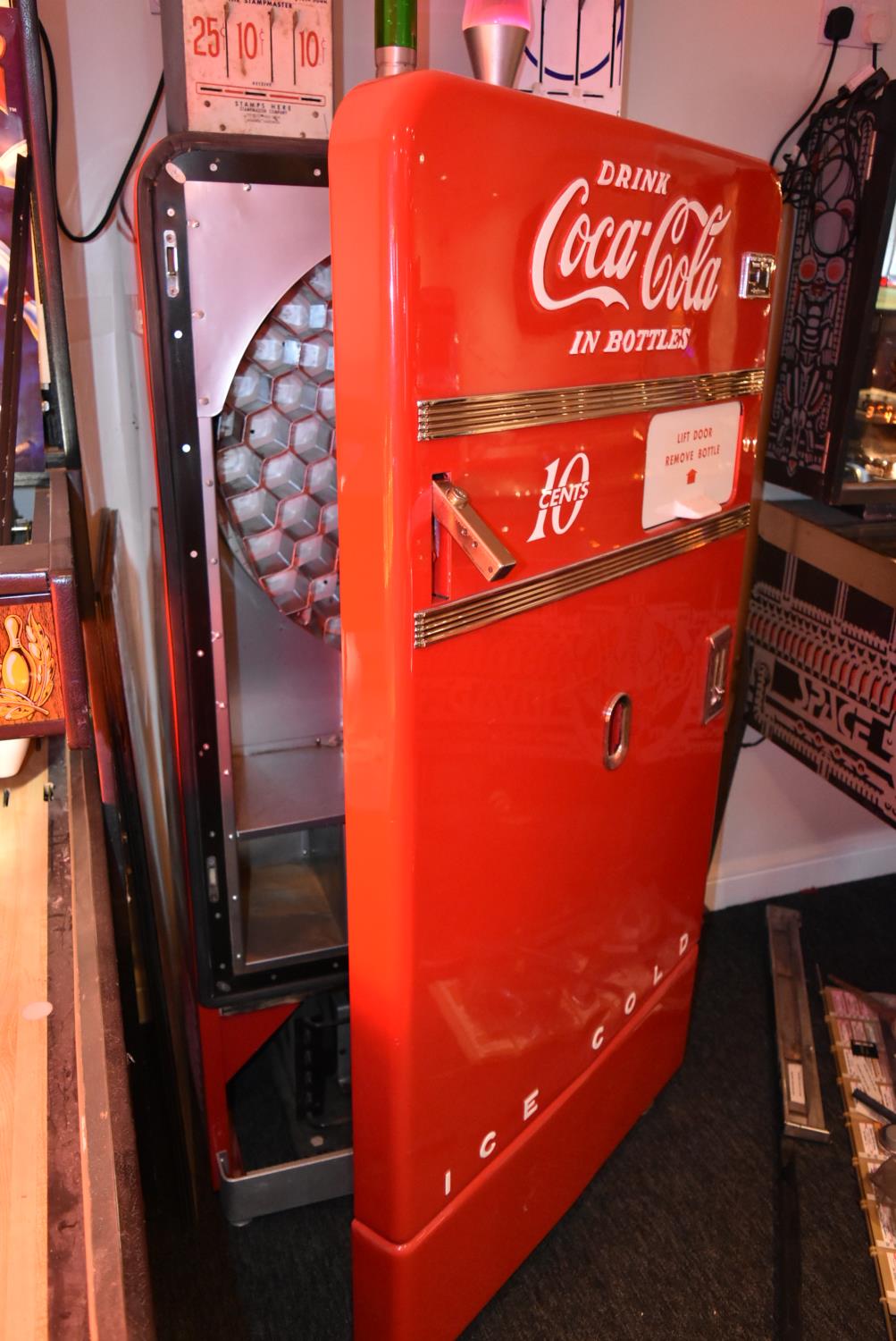 1950's / 1960's Coca-Cola vending machine. U.S import. Complete but untested. No key to front - Image 19 of 23