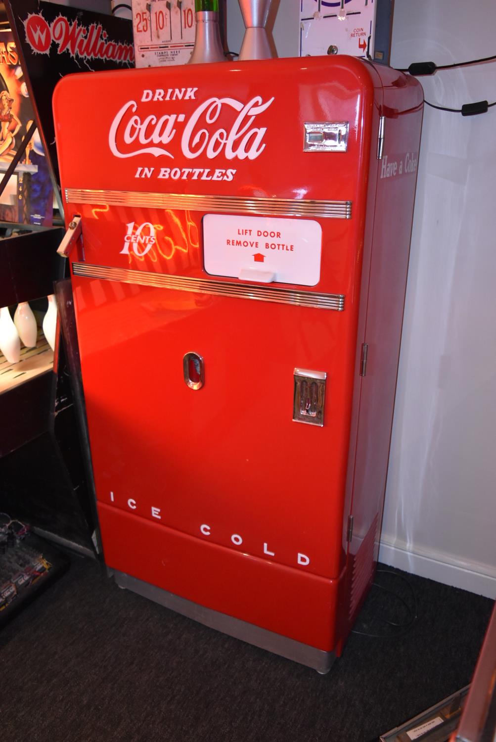 1950's / 1960's Coca-Cola vending machine. U.S import. Complete but untested. No key to front - Image 22 of 23