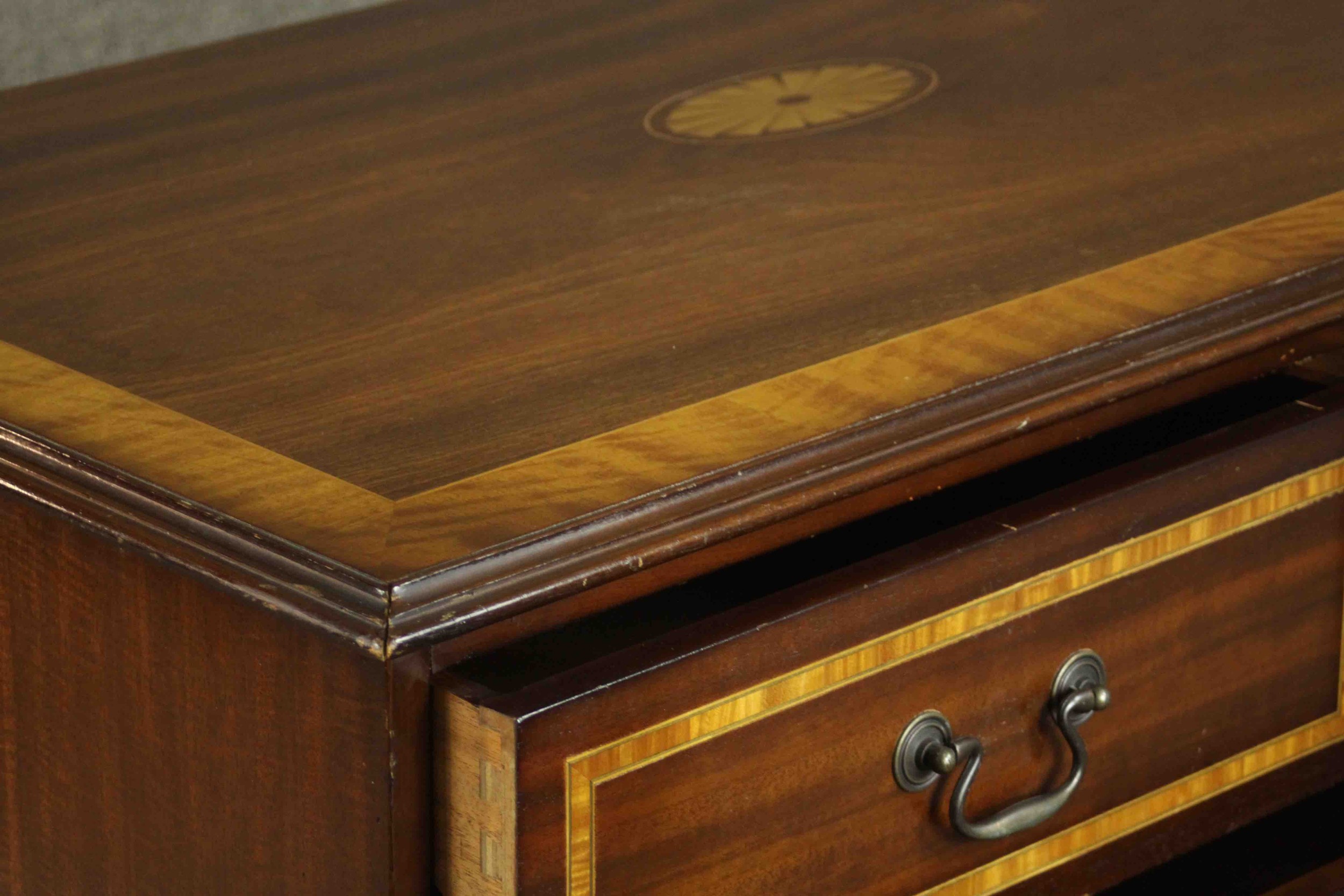 A 20th century Sheraton style mahogany and satinwood inlaid chest, the crossbanded top centred by an - Image 6 of 10