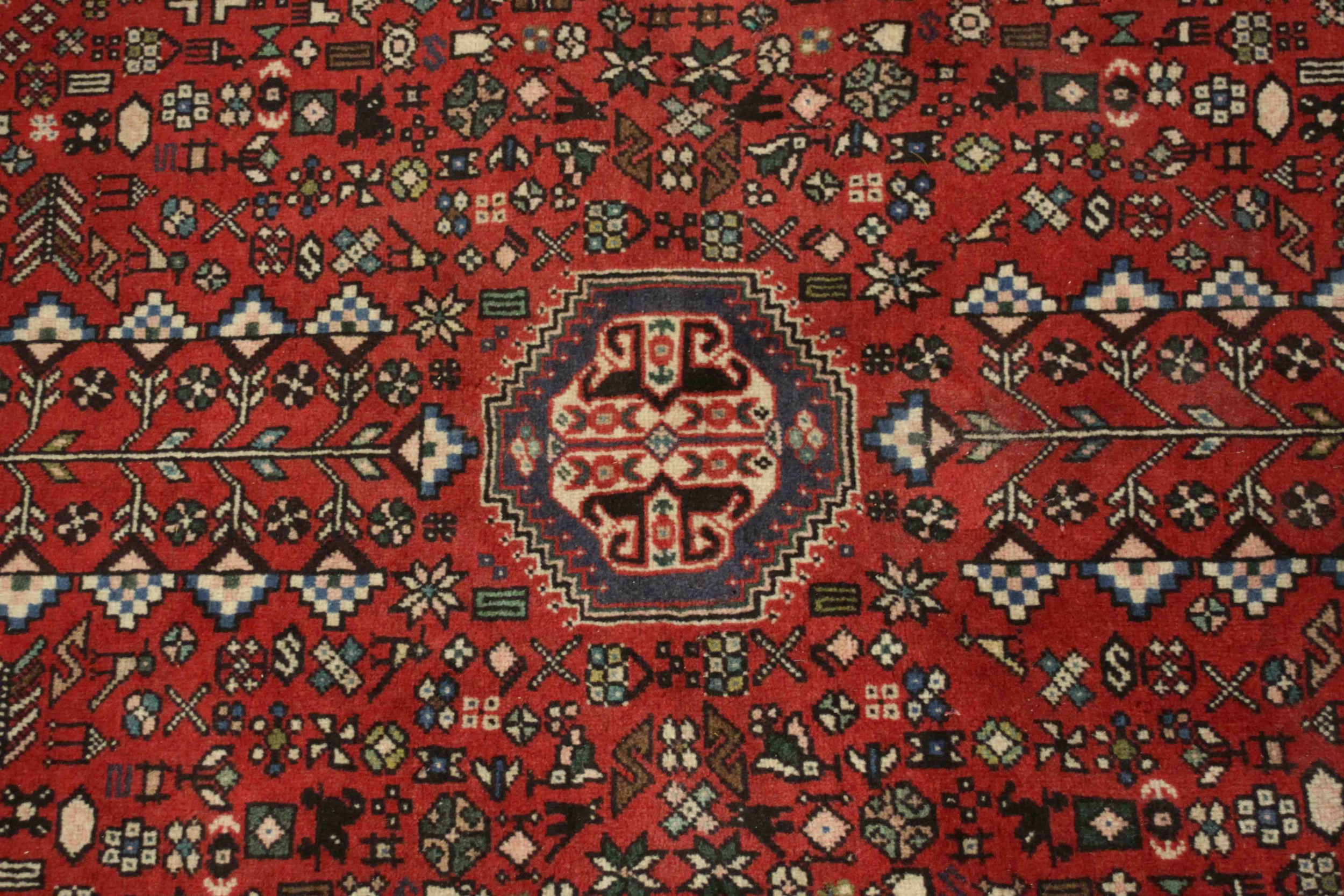 A Persian Bidjar rug the central medallion with stylised floral design within spandrels and multiple - Image 3 of 5