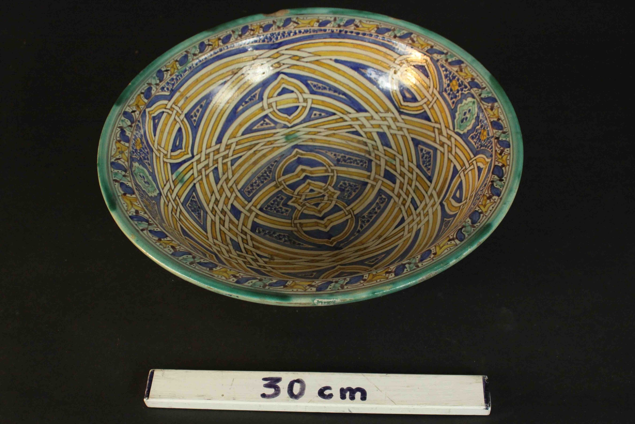 A large early 20th century Moroccan interlocking ring pattern hand painted ceramic bowl. H.13 Dia. - Image 2 of 7