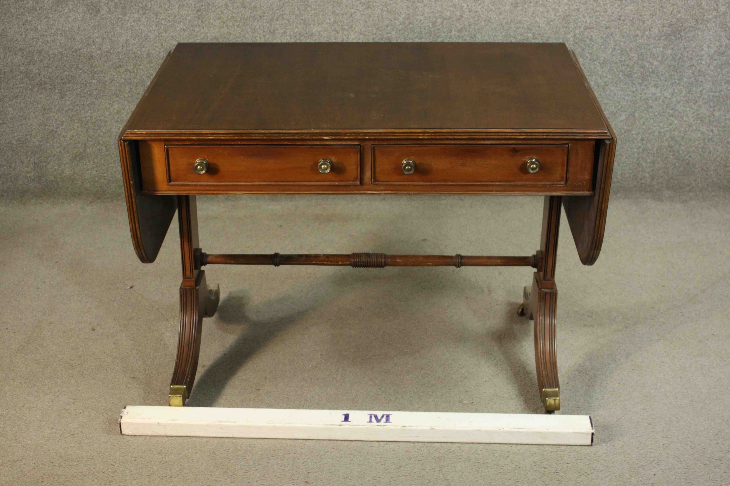 A Regency style mahogany sofa table of small size. H.69 W.152 (ext) 61cm. - Image 2 of 10