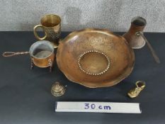 A collection of copper and brass, including a heavy Arts and Crafts scalloped edge brass bowl with