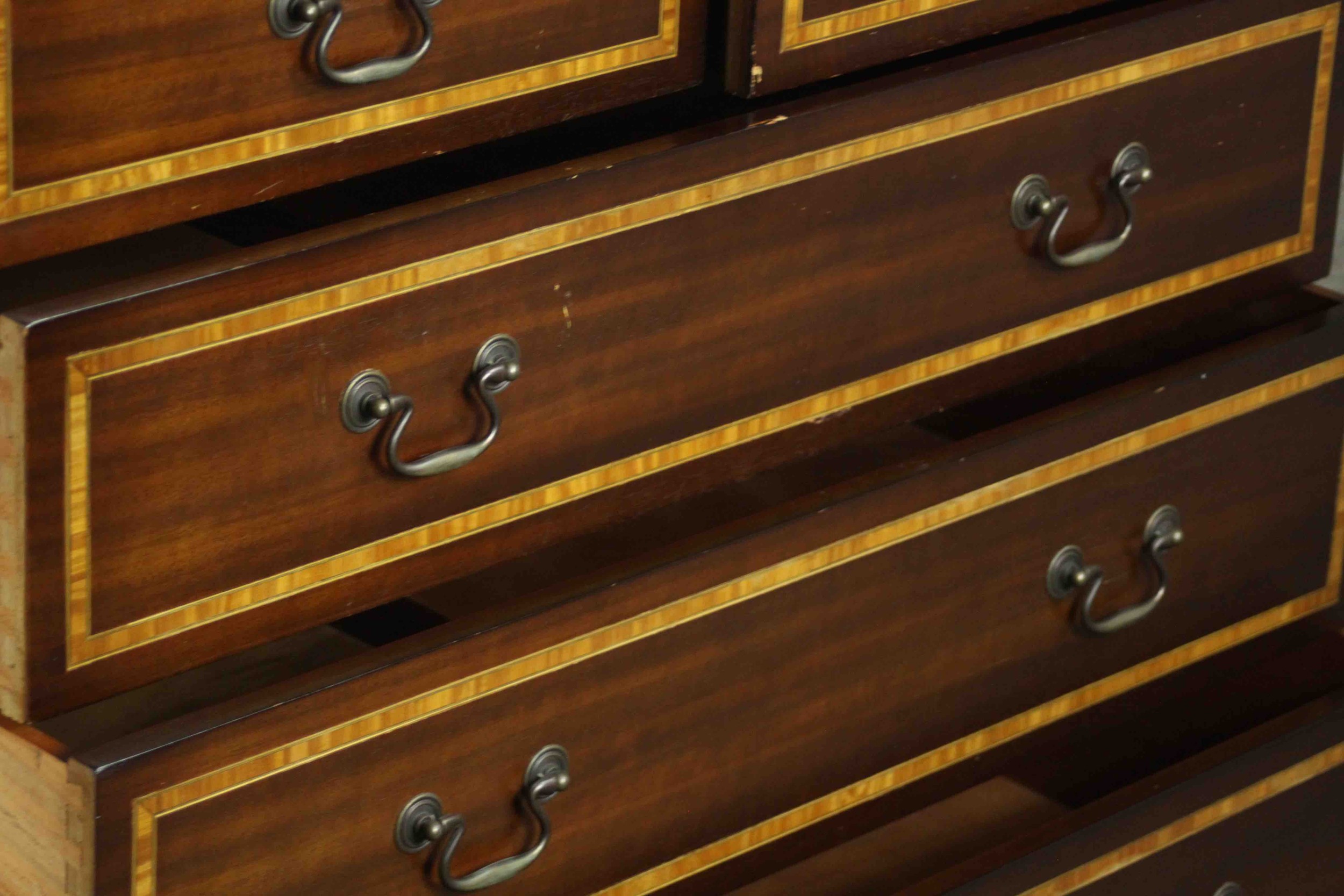 A 20th century Sheraton style mahogany and satinwood inlaid chest, the crossbanded top centred by an - Image 5 of 10