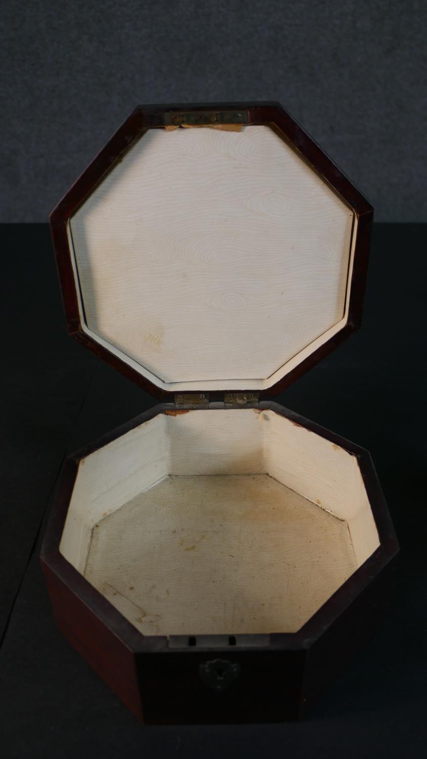 A miscellaneous collection of six lidded boxes to include a Georgian mahogany and inlaid example. - Image 3 of 13