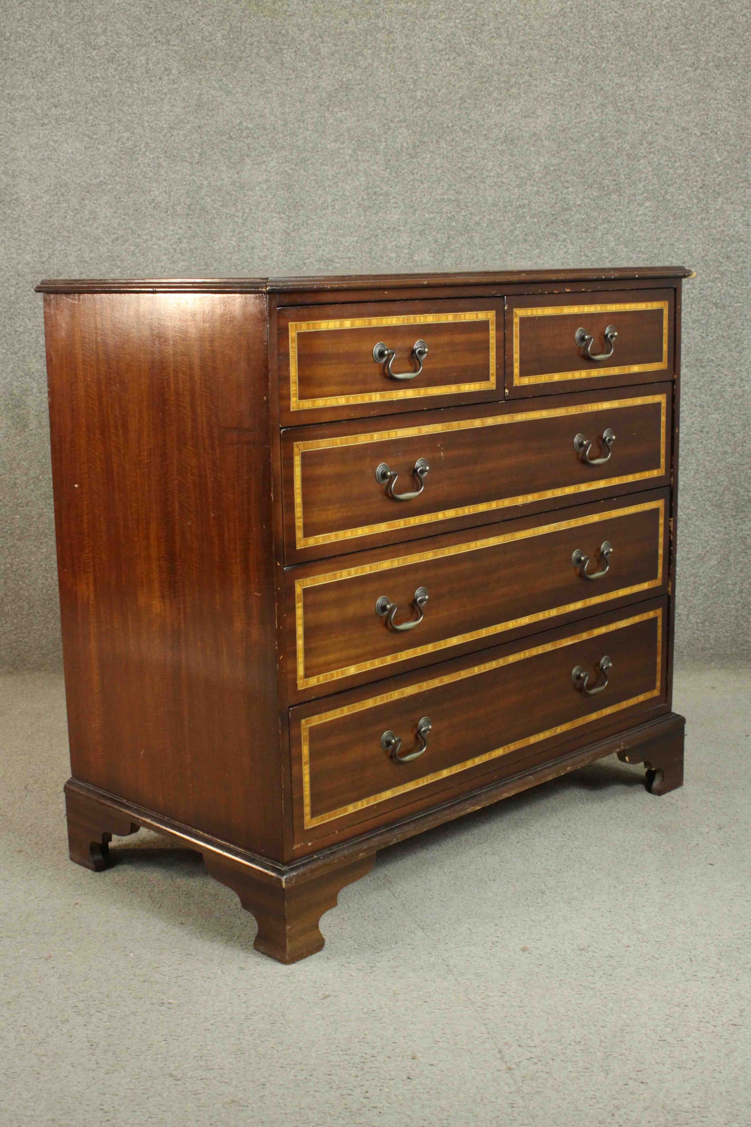 A 20th century Sheraton style mahogany and satinwood inlaid chest, the crossbanded top centred by an - Image 3 of 10