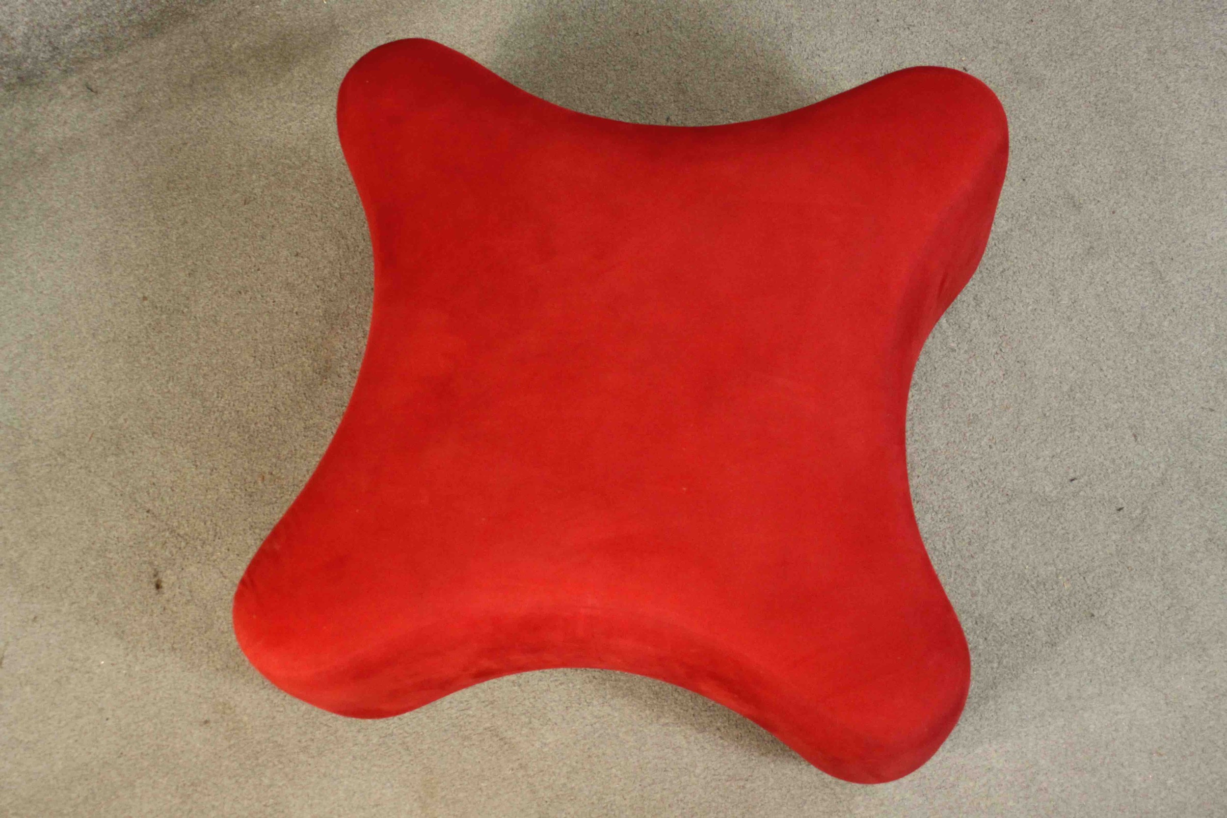 A contemporary OXO stool, of X form upholstered in red fabric on ebonised beech cylindrical feet. - Image 7 of 9