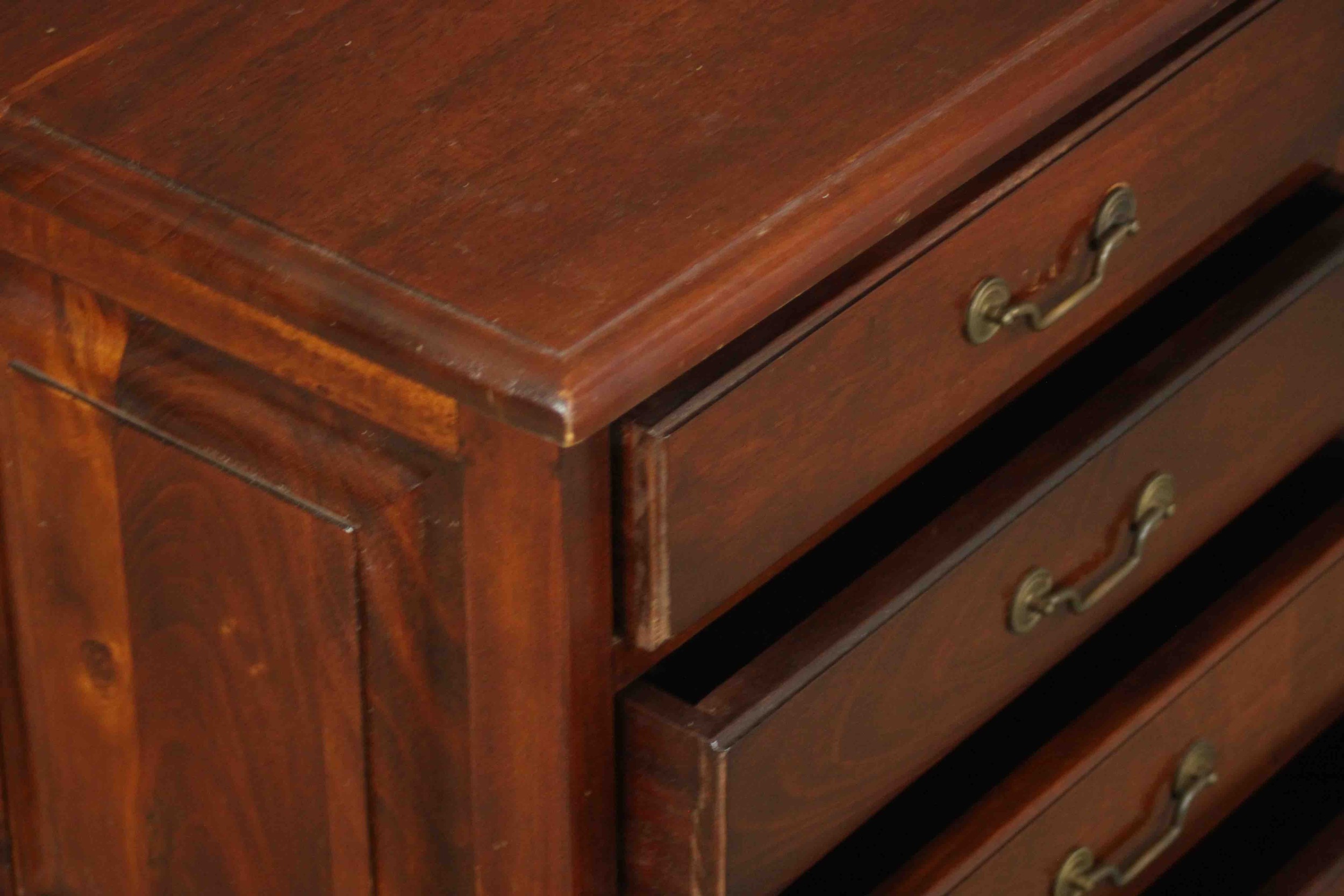 An Eastern hardwood specimen cabinet of seven drawers on block feet. H.72 W.44 D.31cm. - Image 7 of 8