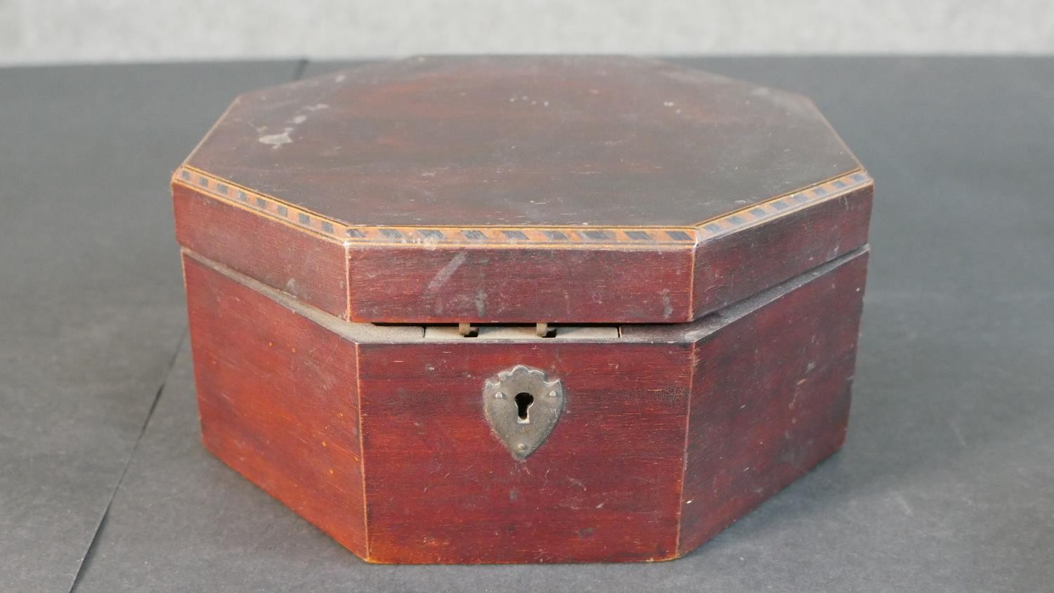 A miscellaneous collection of six lidded boxes to include a Georgian mahogany and inlaid example. - Image 2 of 13